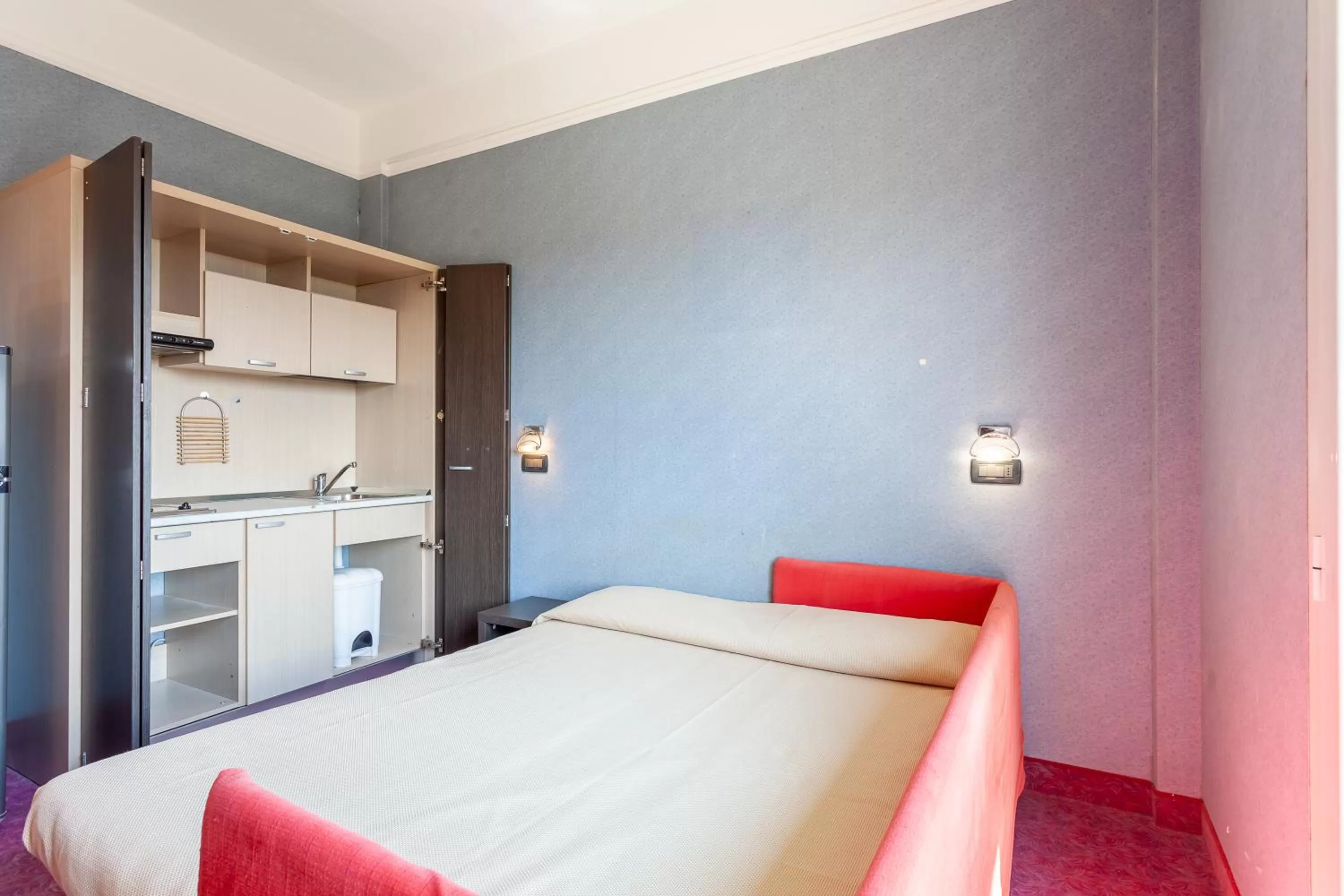 Kitchen or kitchenette, Bed in Residence & Suites