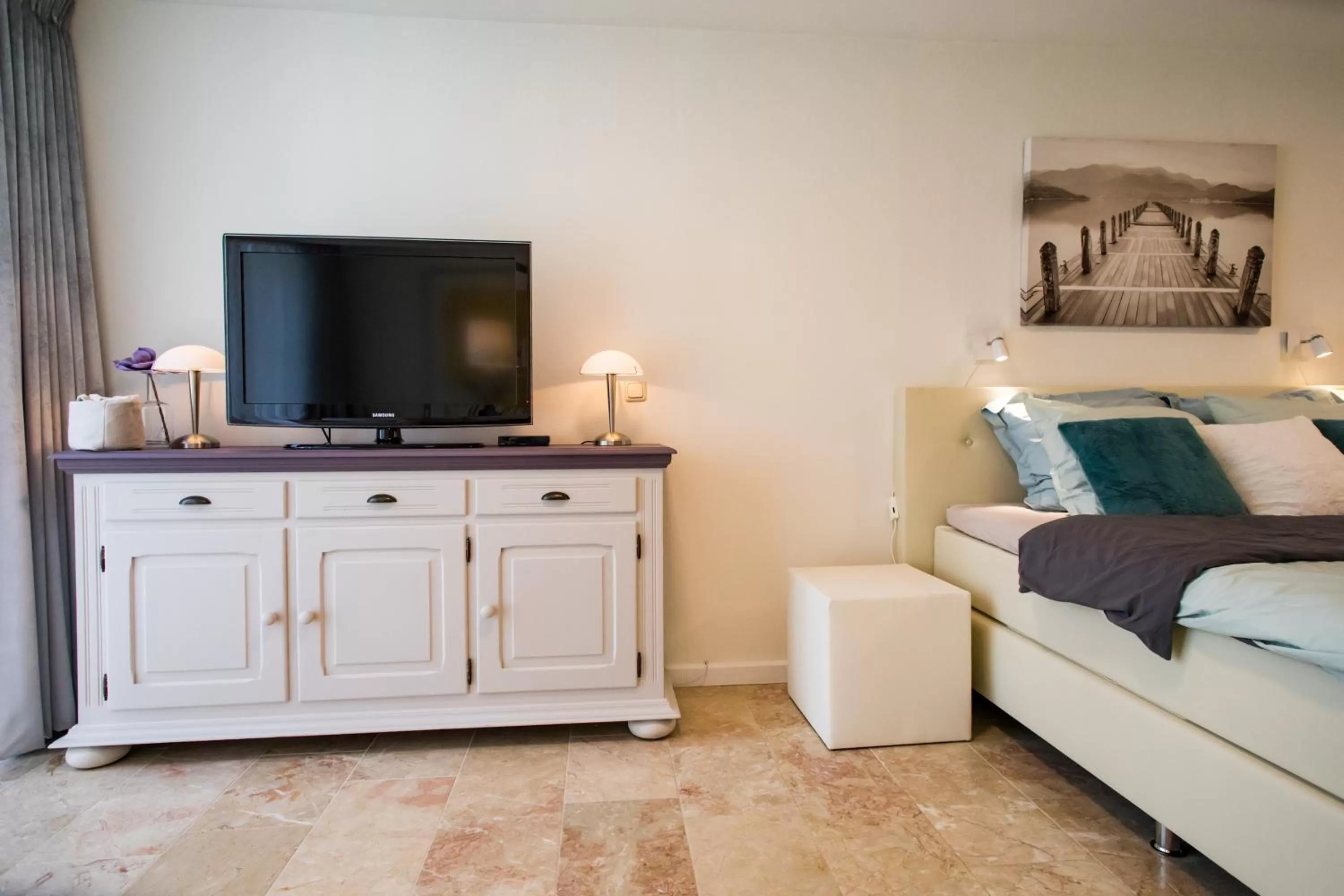 TV/Entertainment Center in Luxe B&B Het Colmerhof