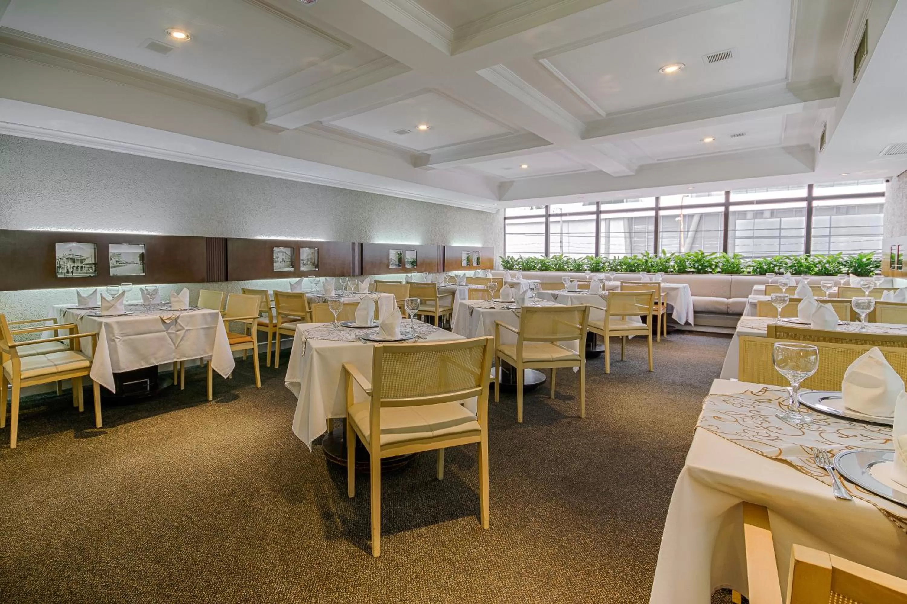 Restaurant/places to eat in Hotel Victoria Villa Curitiba by Nacional Inn
