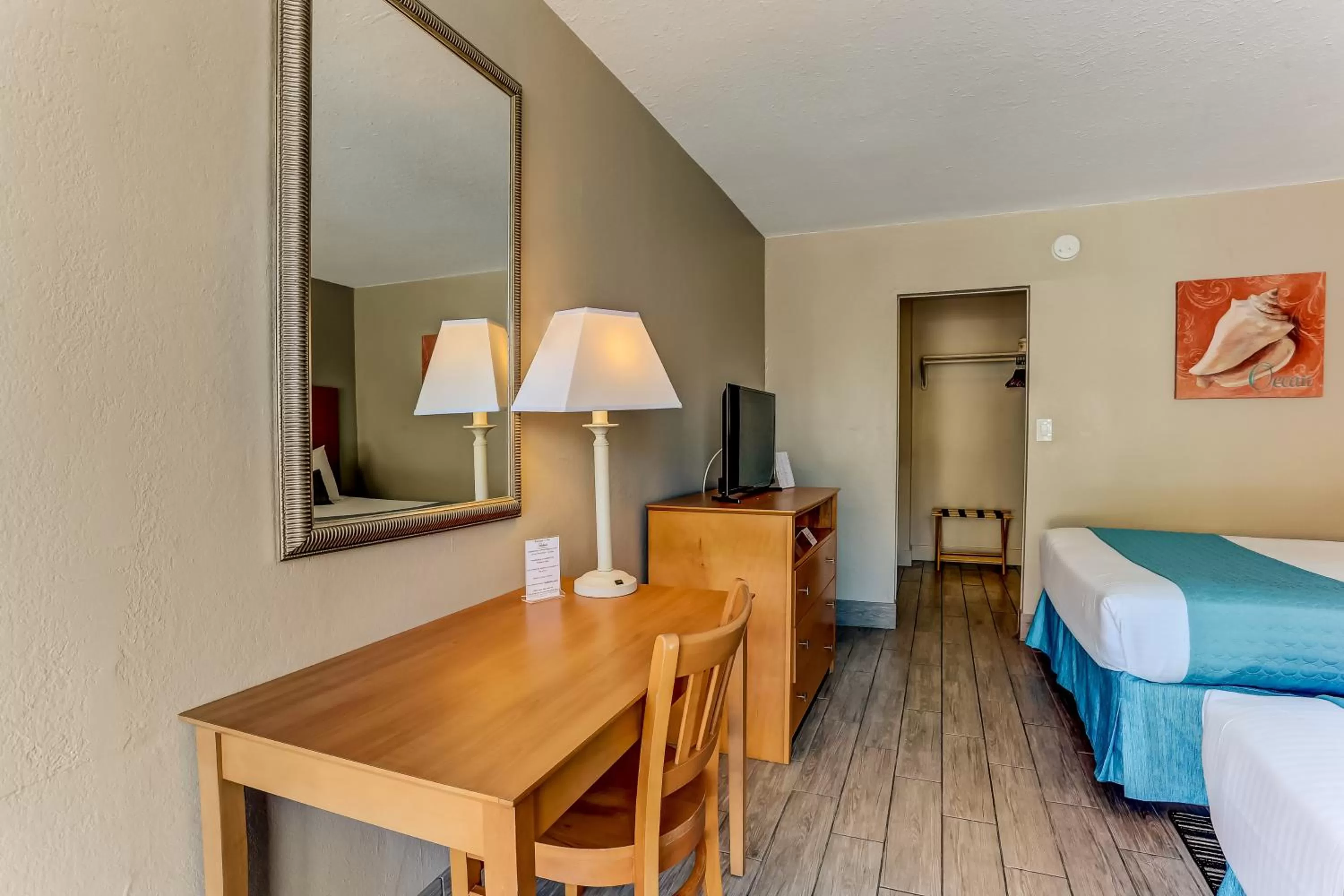 Decorative detail, Bed in Beachside Motel - Amelia Island