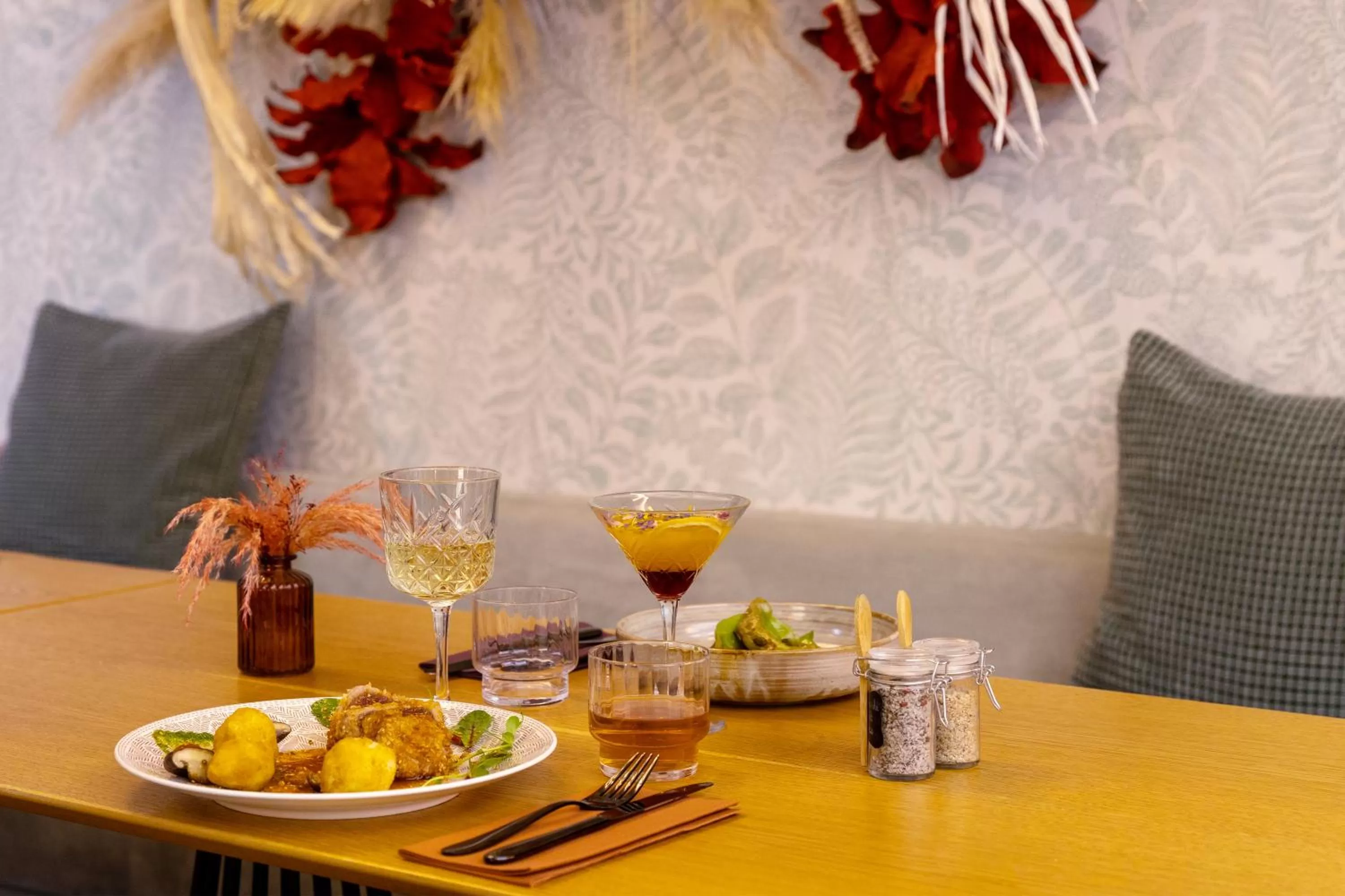 Food and drinks in Aiden by Best Western Paris Roissy CDG