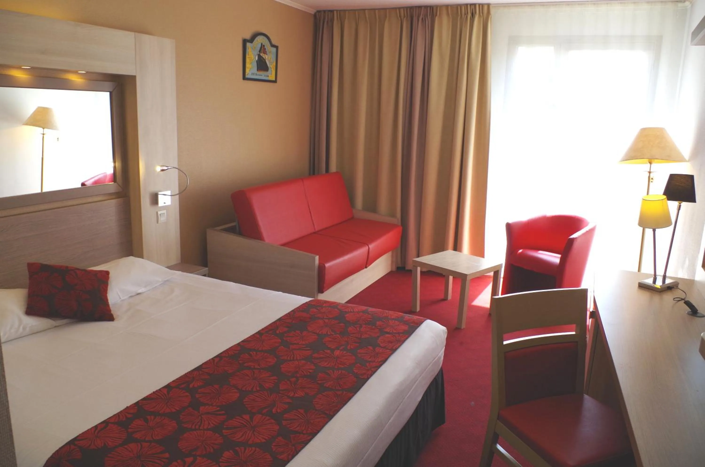 TV and multimedia, Bed in The Originals Boutique, Hôtel Aquilon, Saint-Nazaire