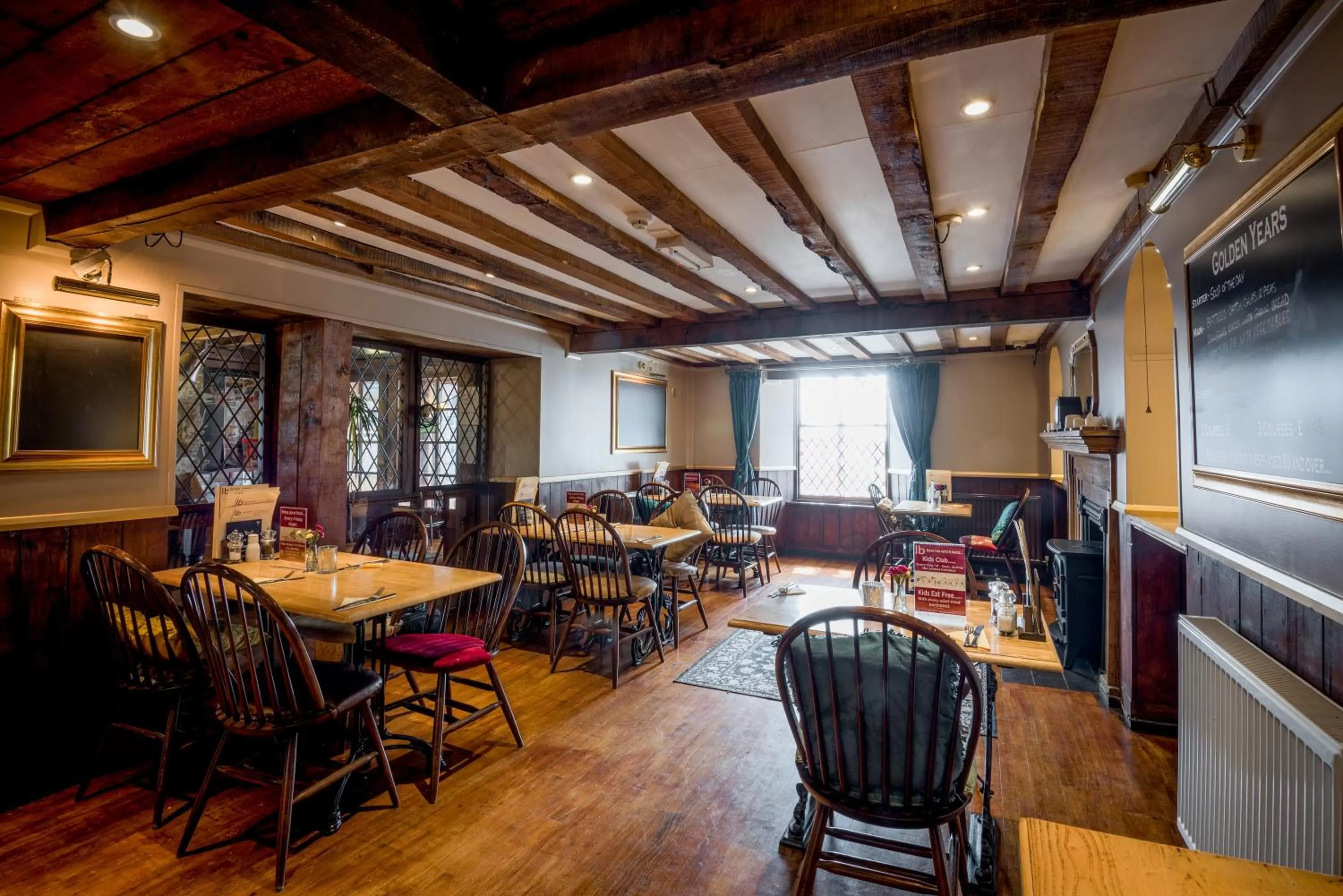 Restaurant/places to eat in The Longboat Inn
