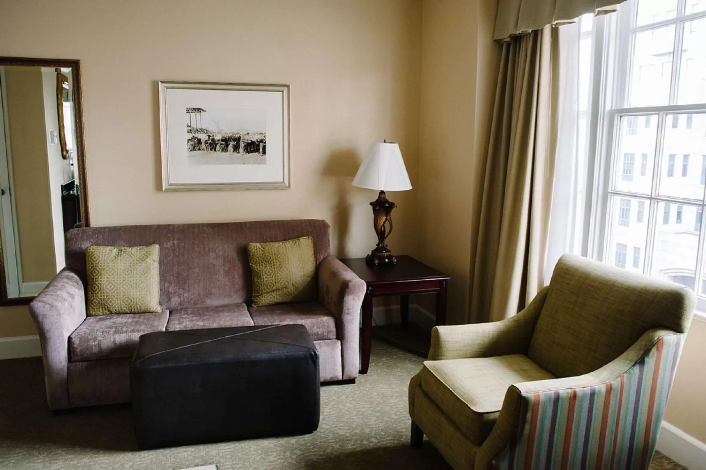 Living room in Hampton Inn & Suites Birmingham-Downtown-Tutwiler