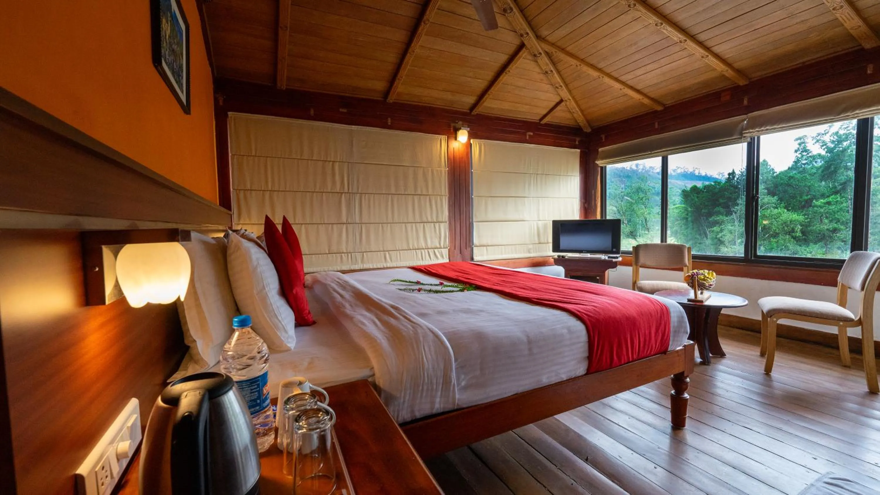 Photo of the whole room, Bed in Westwood Riverside