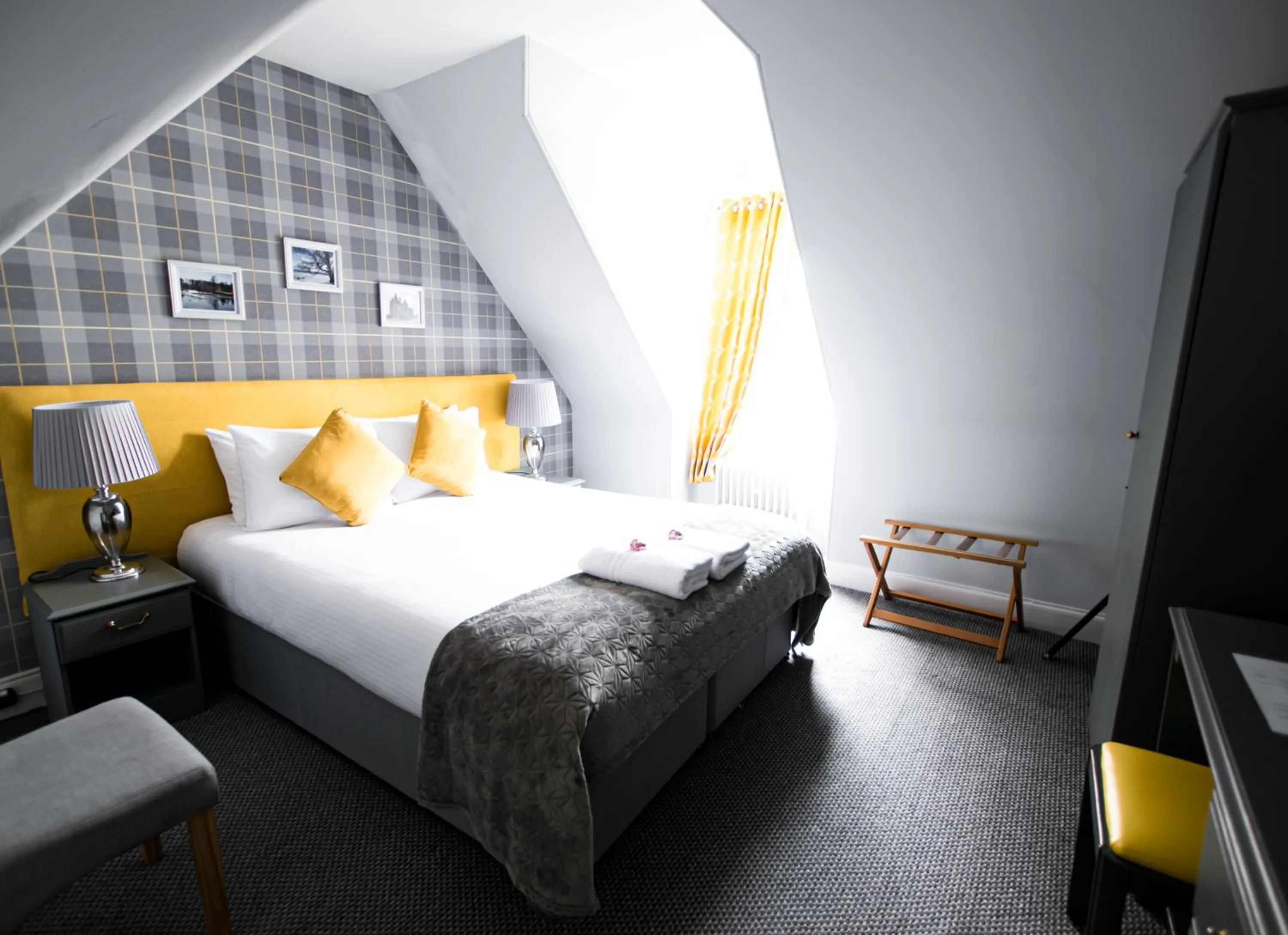 Bed in McInnes House rooms with breakfast