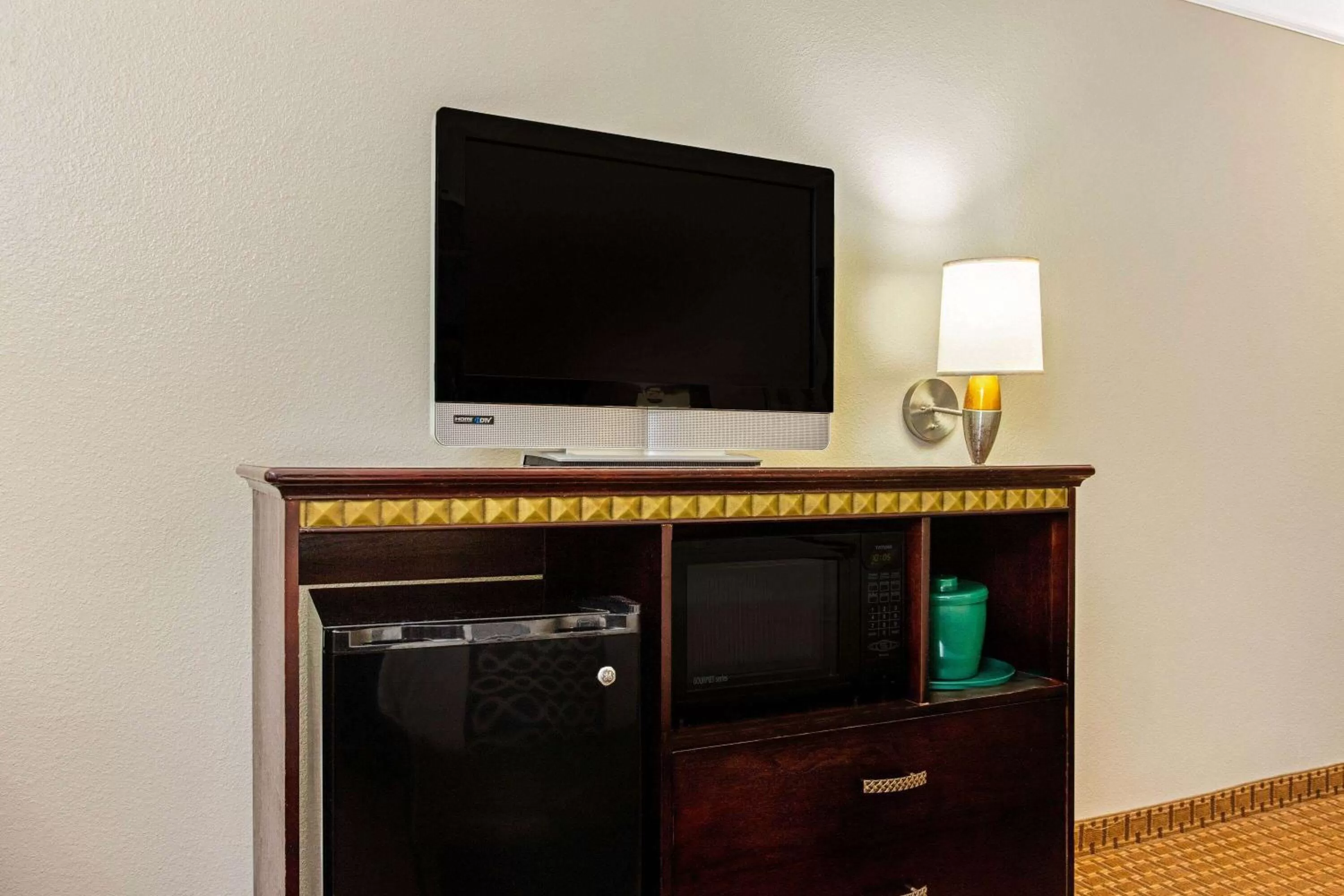 Photo of the whole room in La Quinta by Wyndham Cleburne