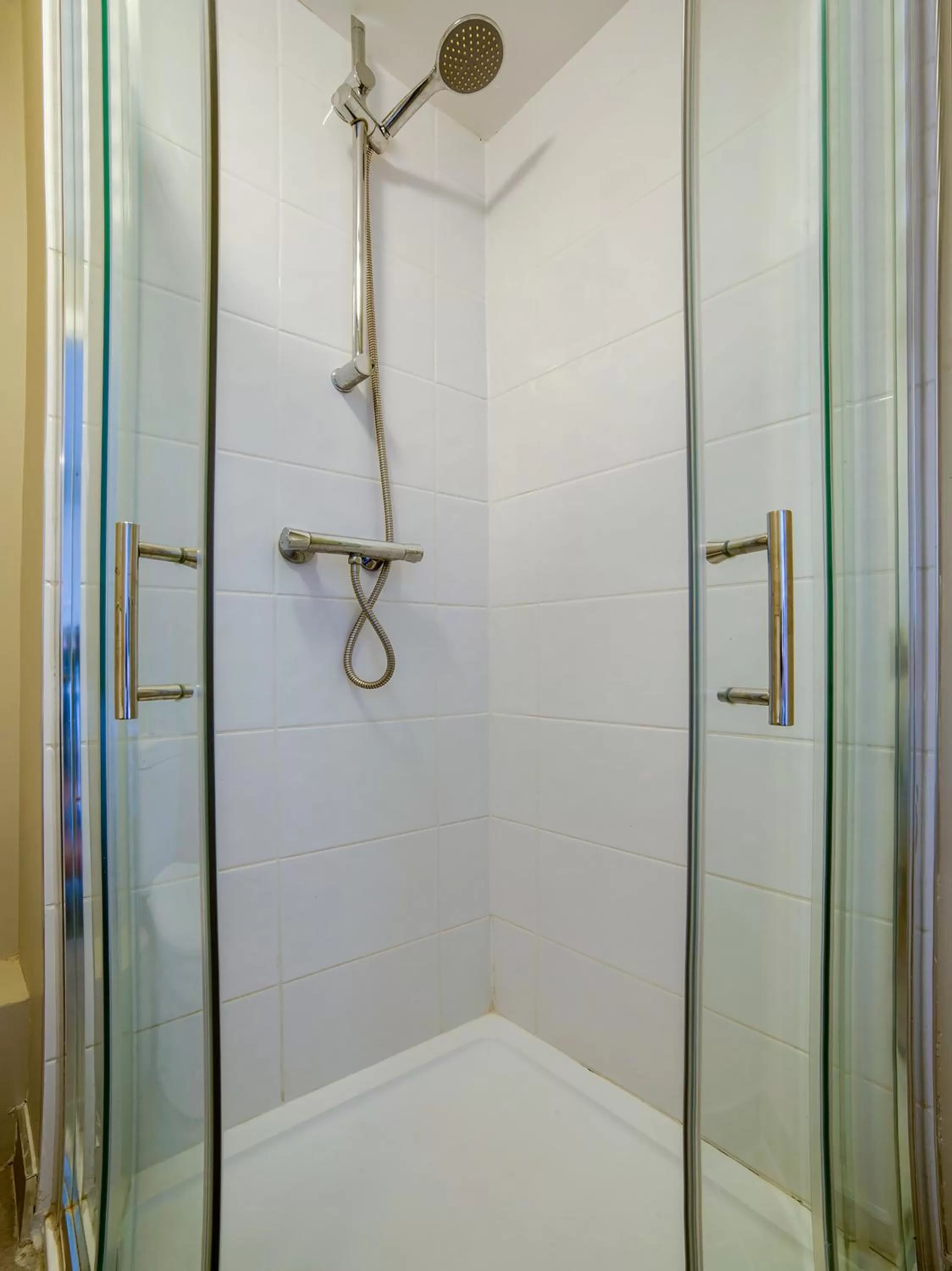 Bathroom in Tequila and Dunlin Rooms Southport Central