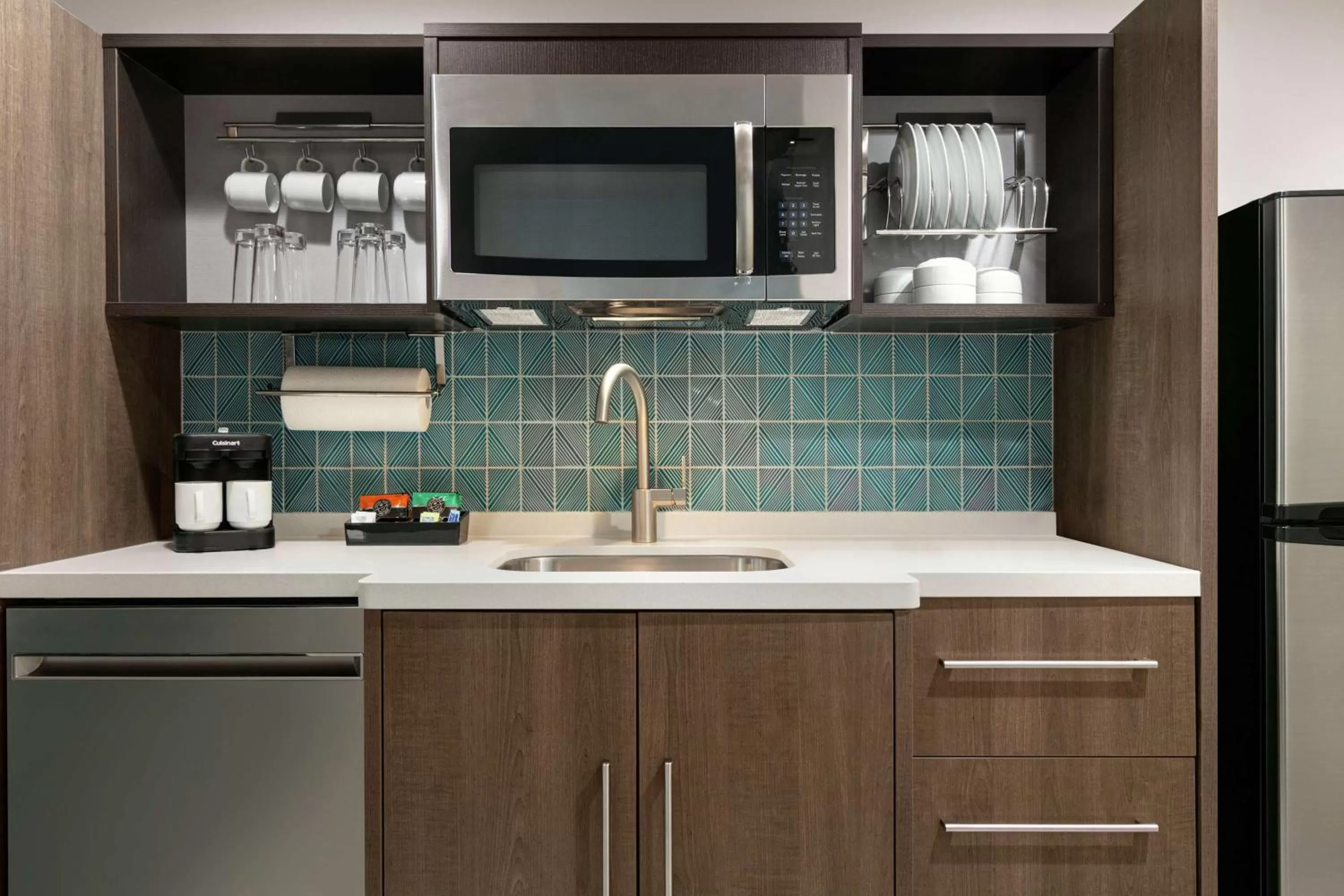 Kitchen or kitchenette in Home2 Suites By Hilton Norfolk Airport