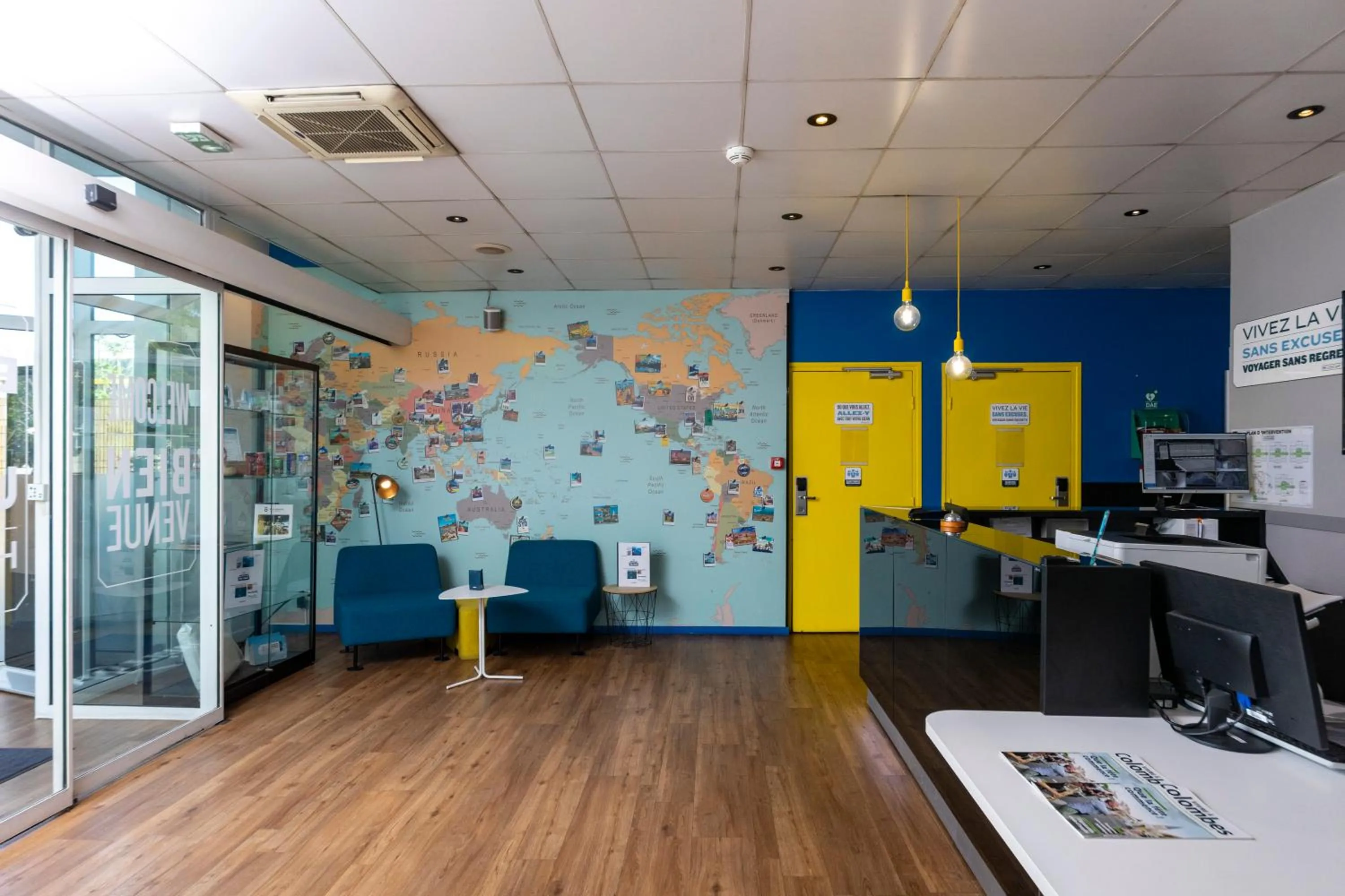 Lobby or reception in Kyriad Paris Ouest - Colombes