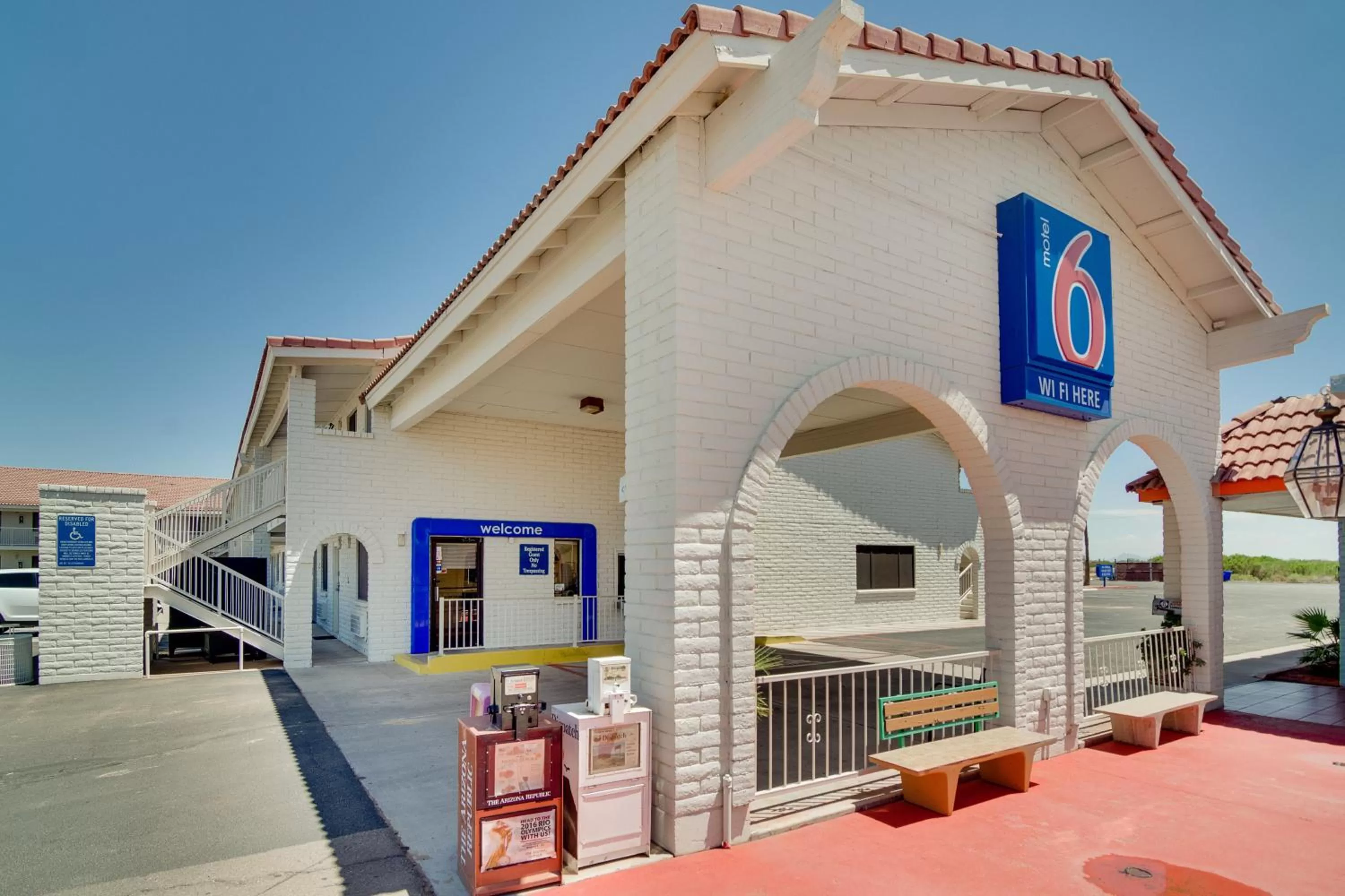 Facade/entrance in Motel 6 Eloy Arizona Casa Grande