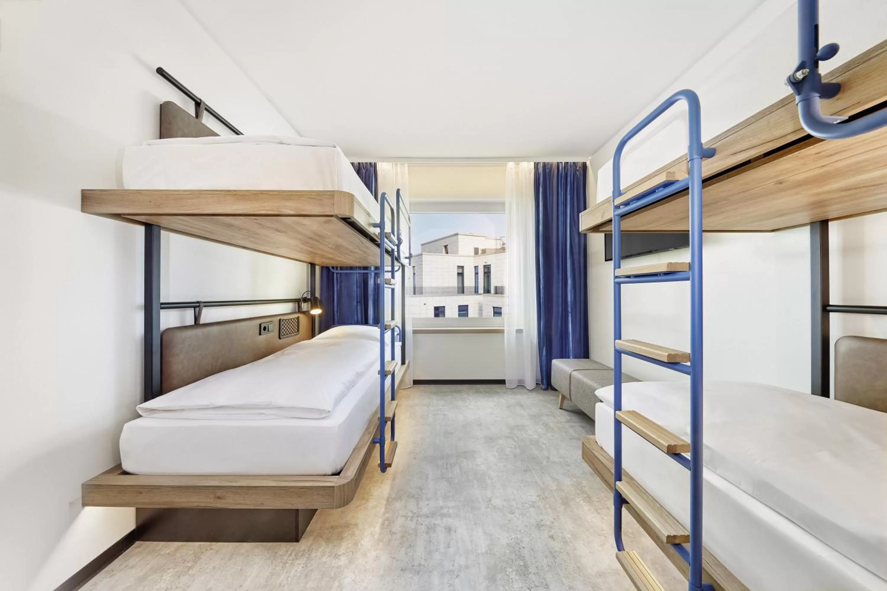 View (from property/room), Bed in H2 Hotel Düsseldorf City