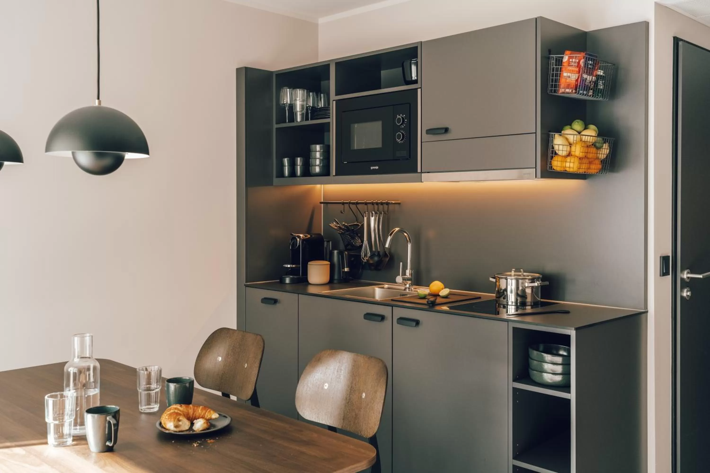 Kitchen or kitchenette in Revo Munich