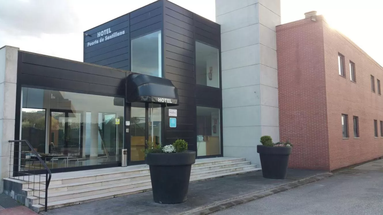 Facade/entrance in Puerta de Santillana