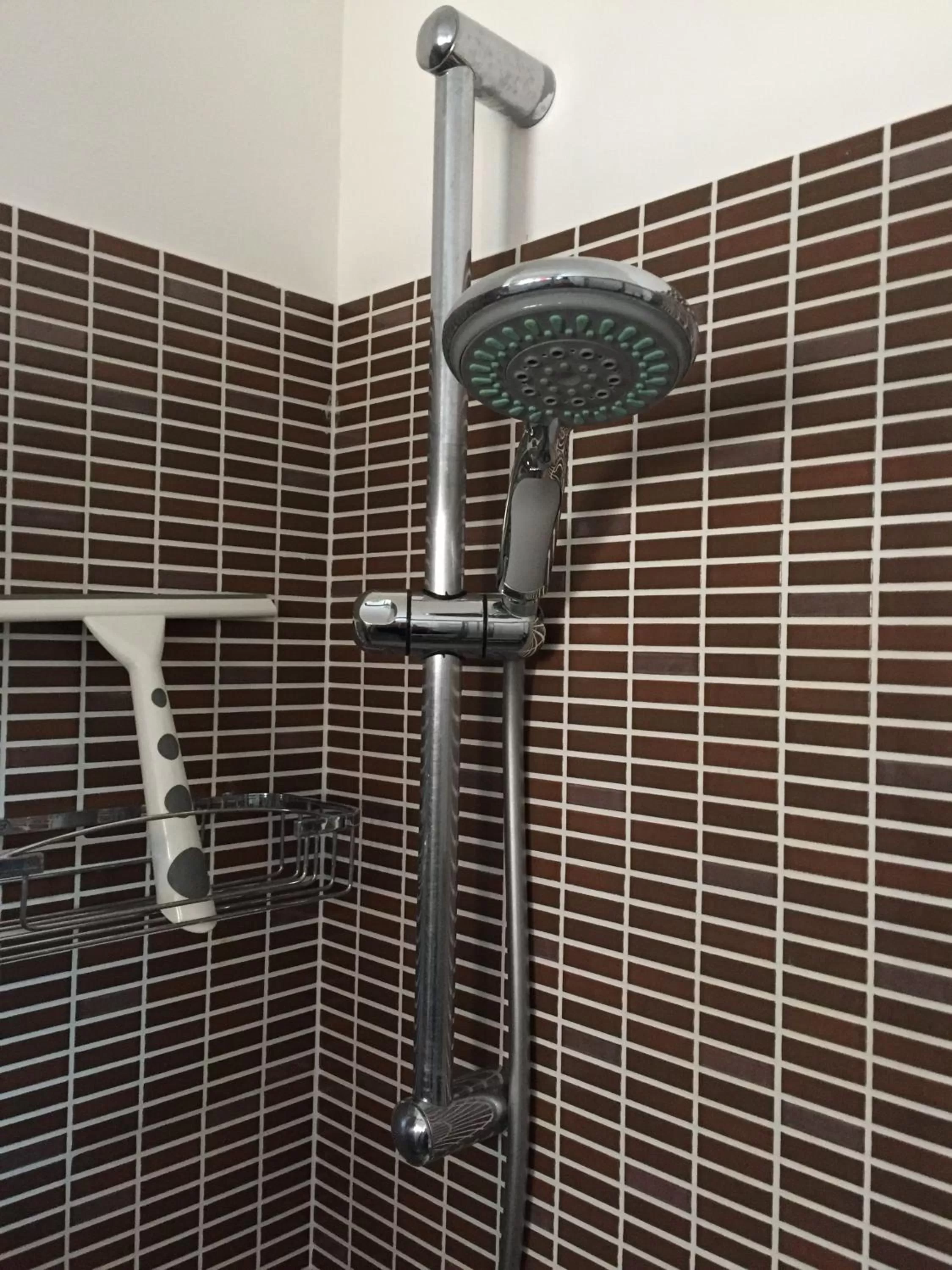 Shower in Residence La Nave