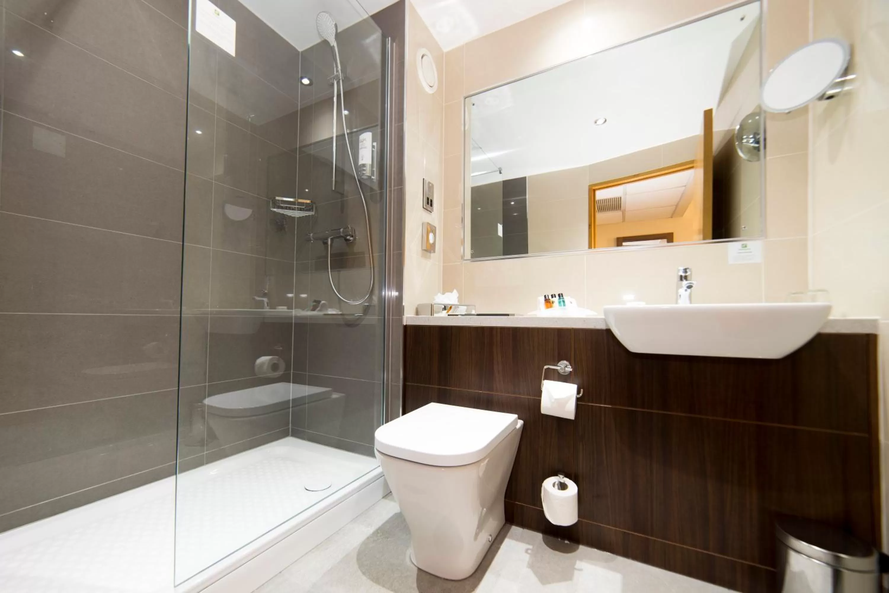 Bathroom in Holiday Inn Nottingham by IHG