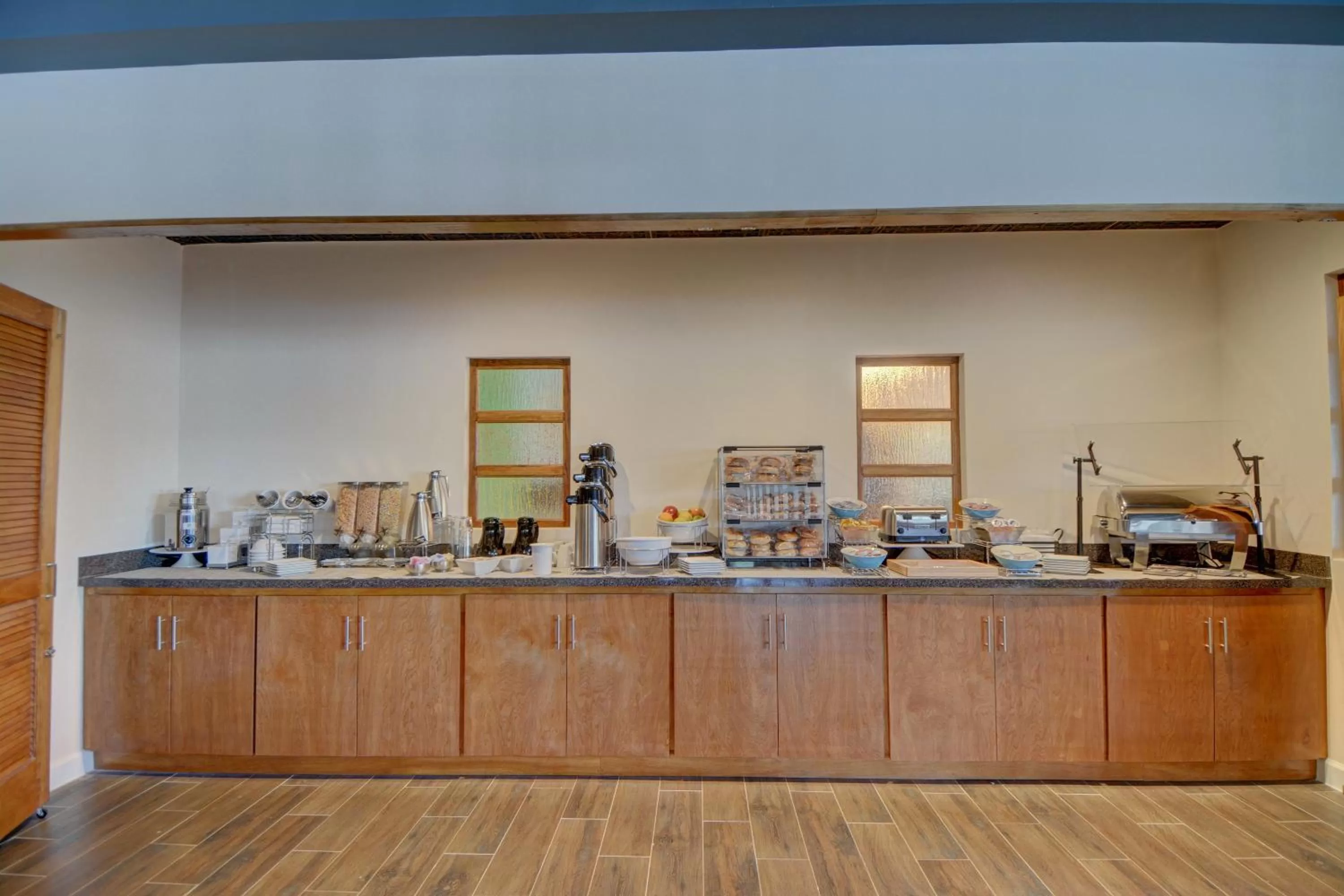 Breakfast, Restaurant/Places to Eat in Melbourne All Suites Inn near I95