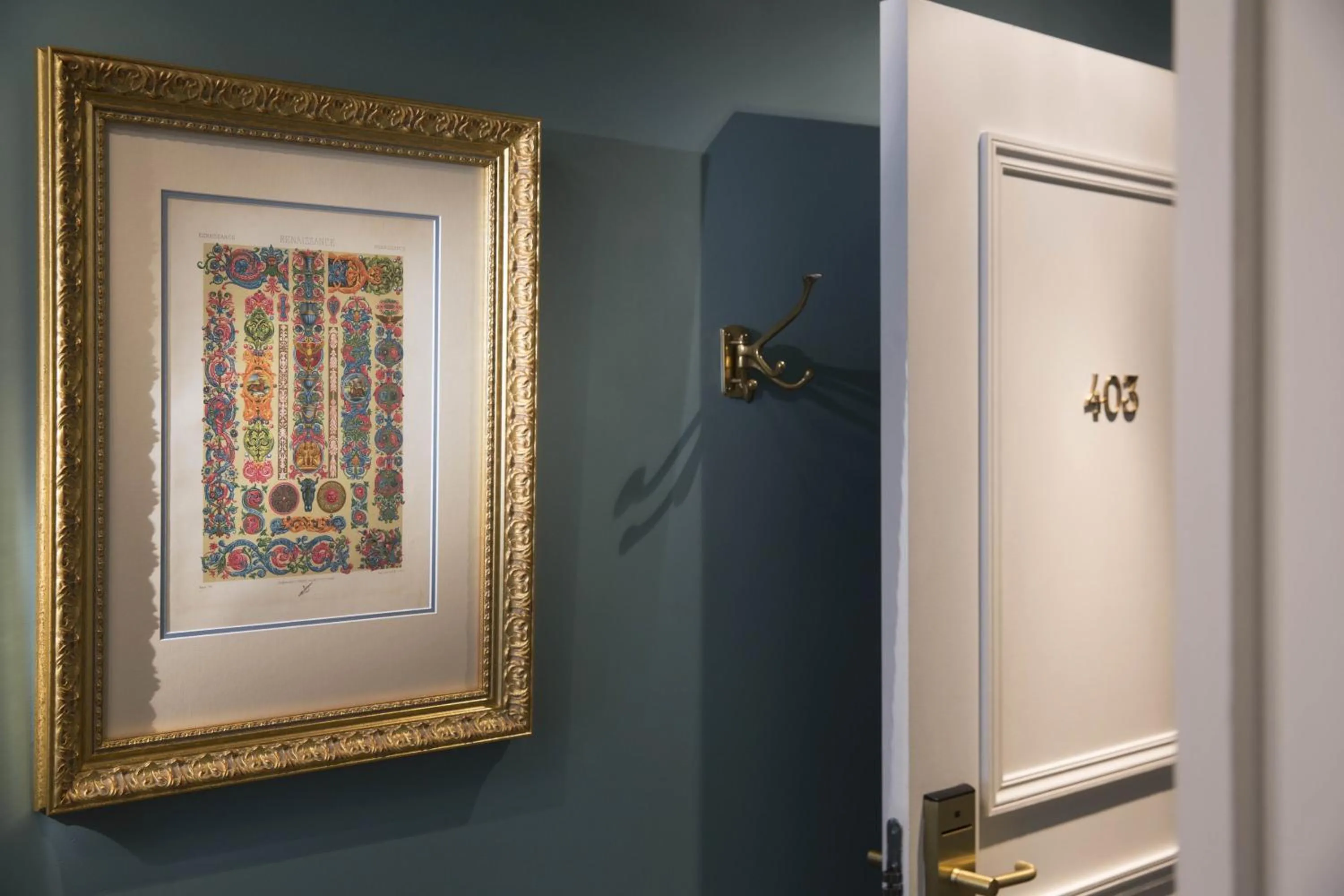 Decorative detail in Le Relais Saint Honoré