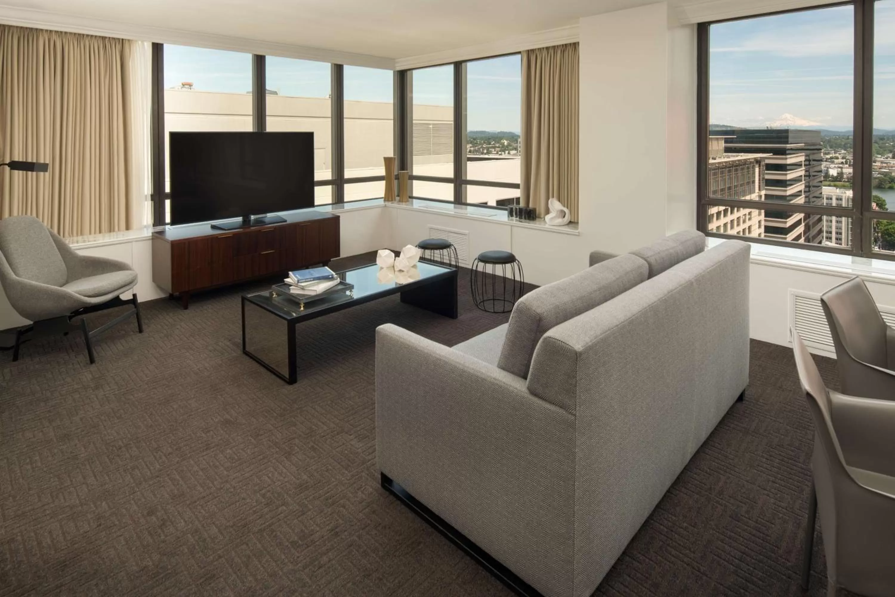 Living room in Hilton Portland Downtown