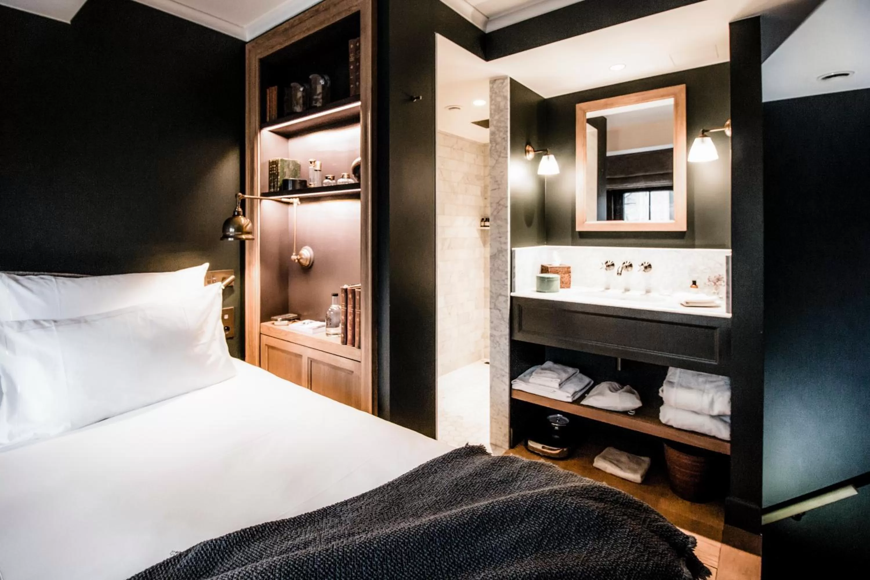 Bathroom, Bed in 1898 The Post