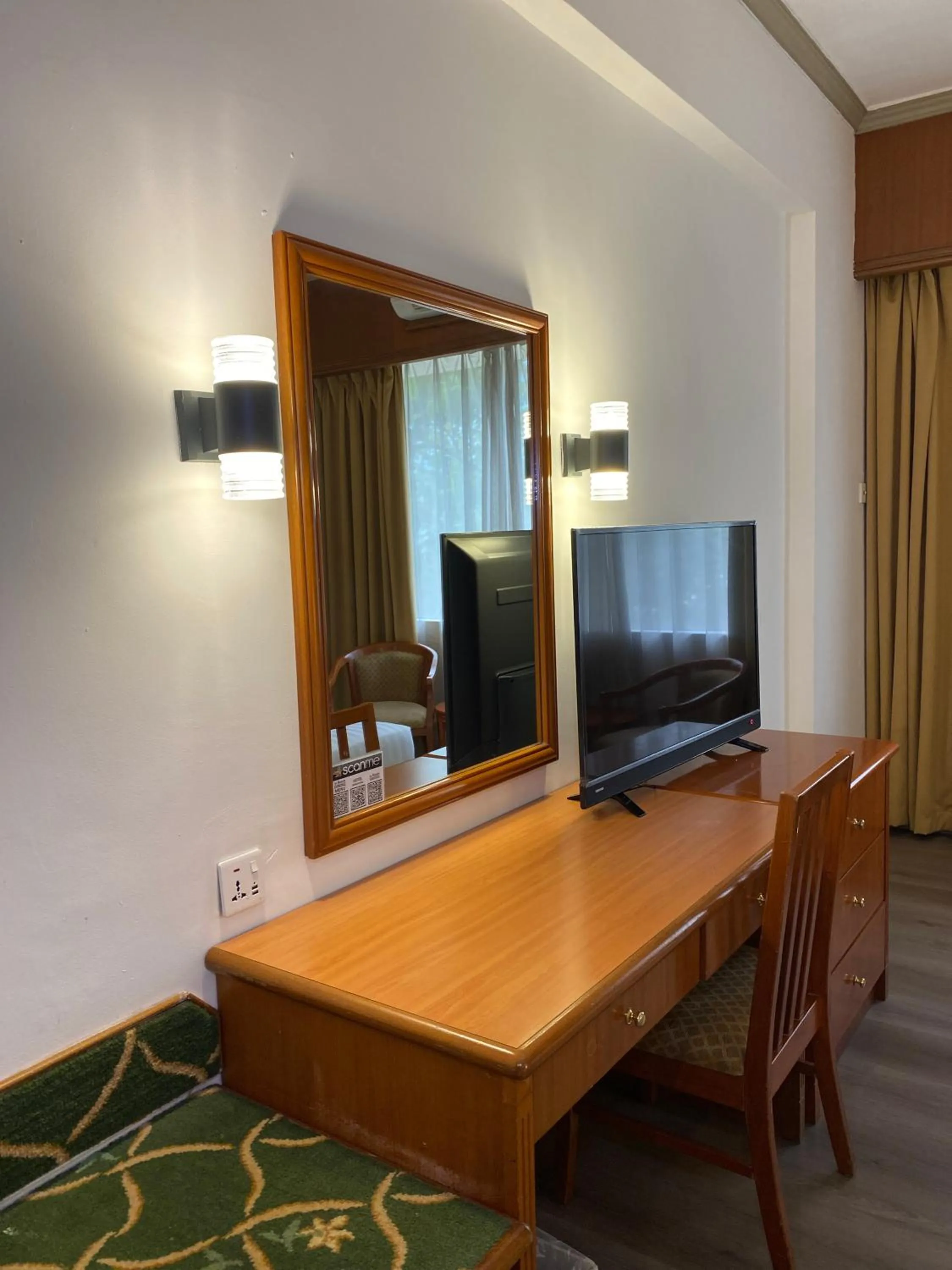 Communal lounge/ TV room in Hotel Sandakan