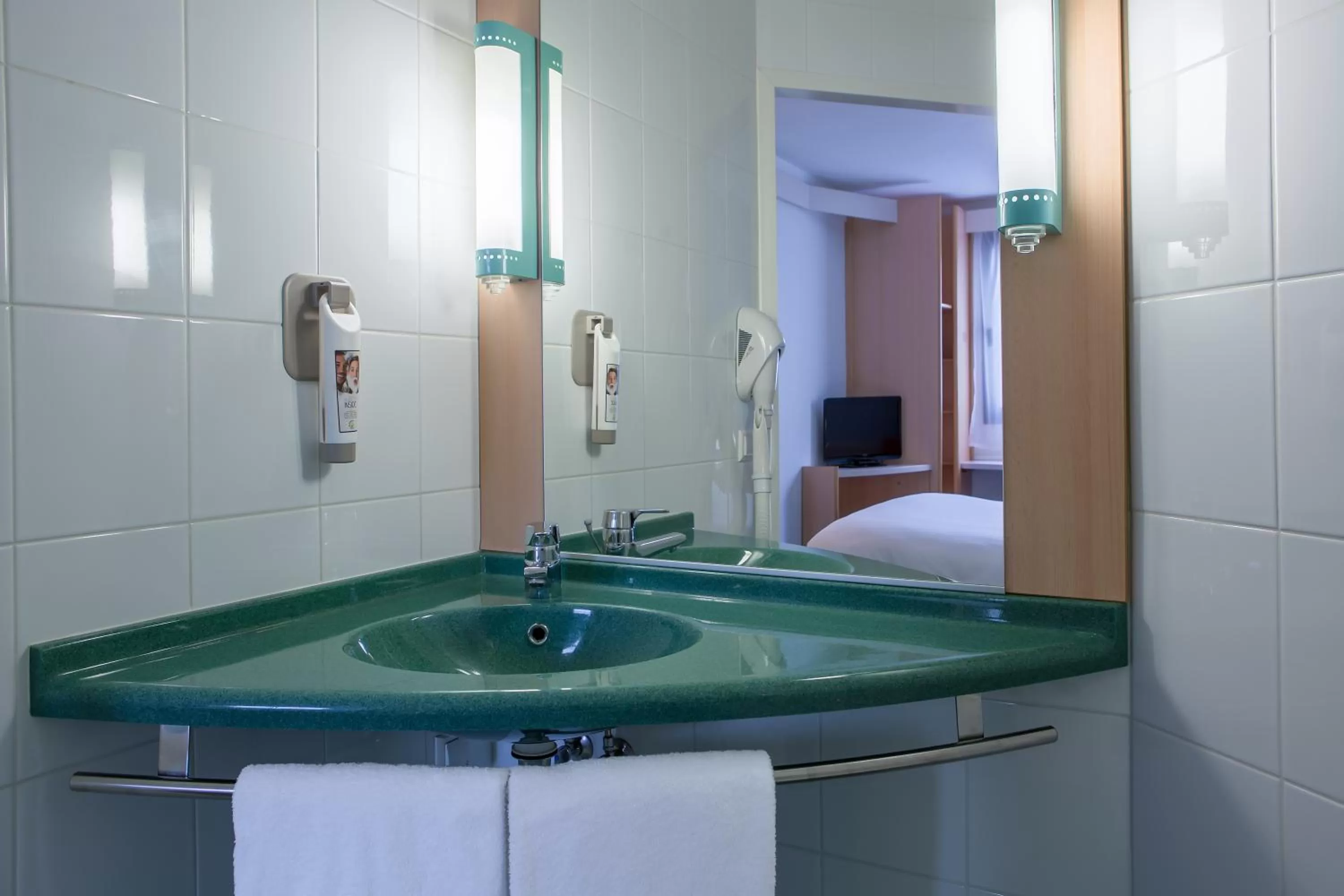 Shower, Bed in Ibis Szczecin Centrum
