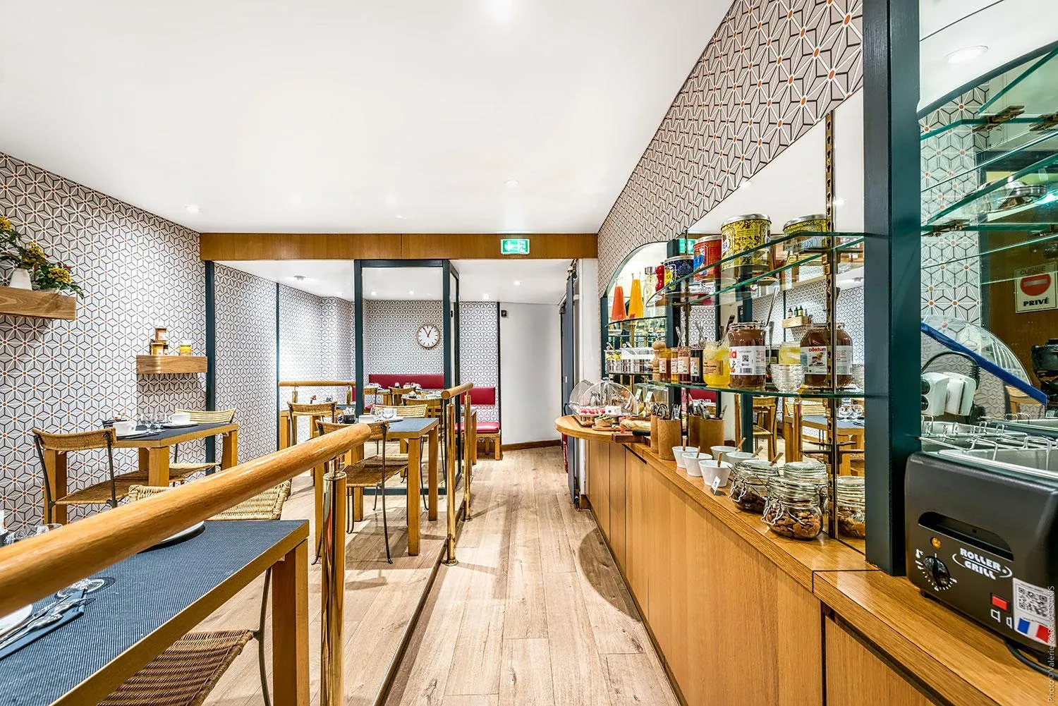 Restaurant/places to eat in Etoile Park Hotel