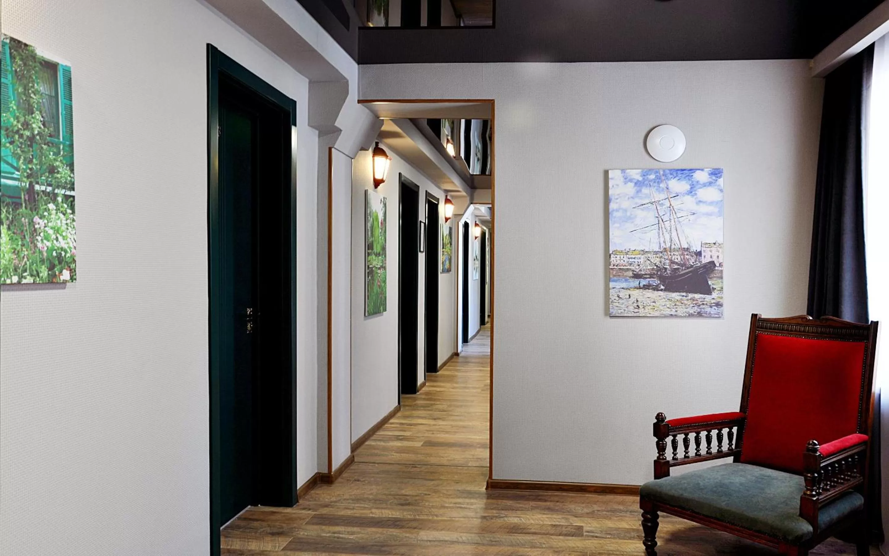 Decorative detail in Art Hotel Claude Monet