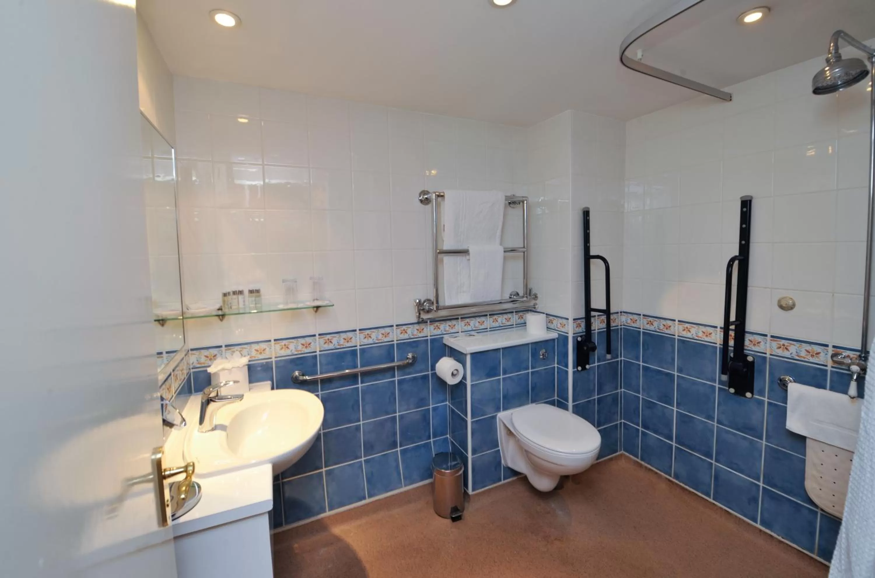 Bathroom in Best Western PLUS Grim's Dyke Hotel