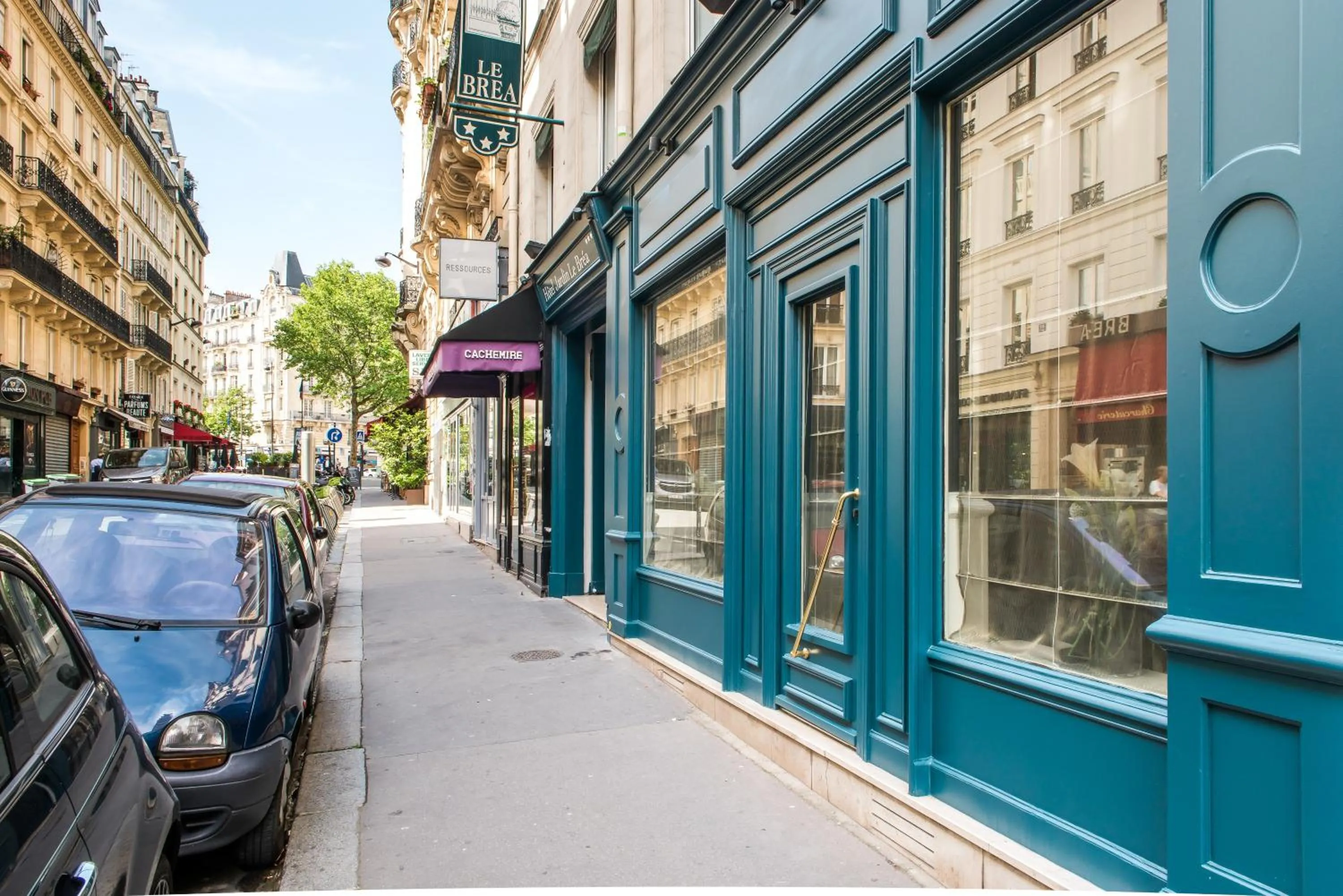 Facade/entrance in Hôtel Jardin Le Bréa
