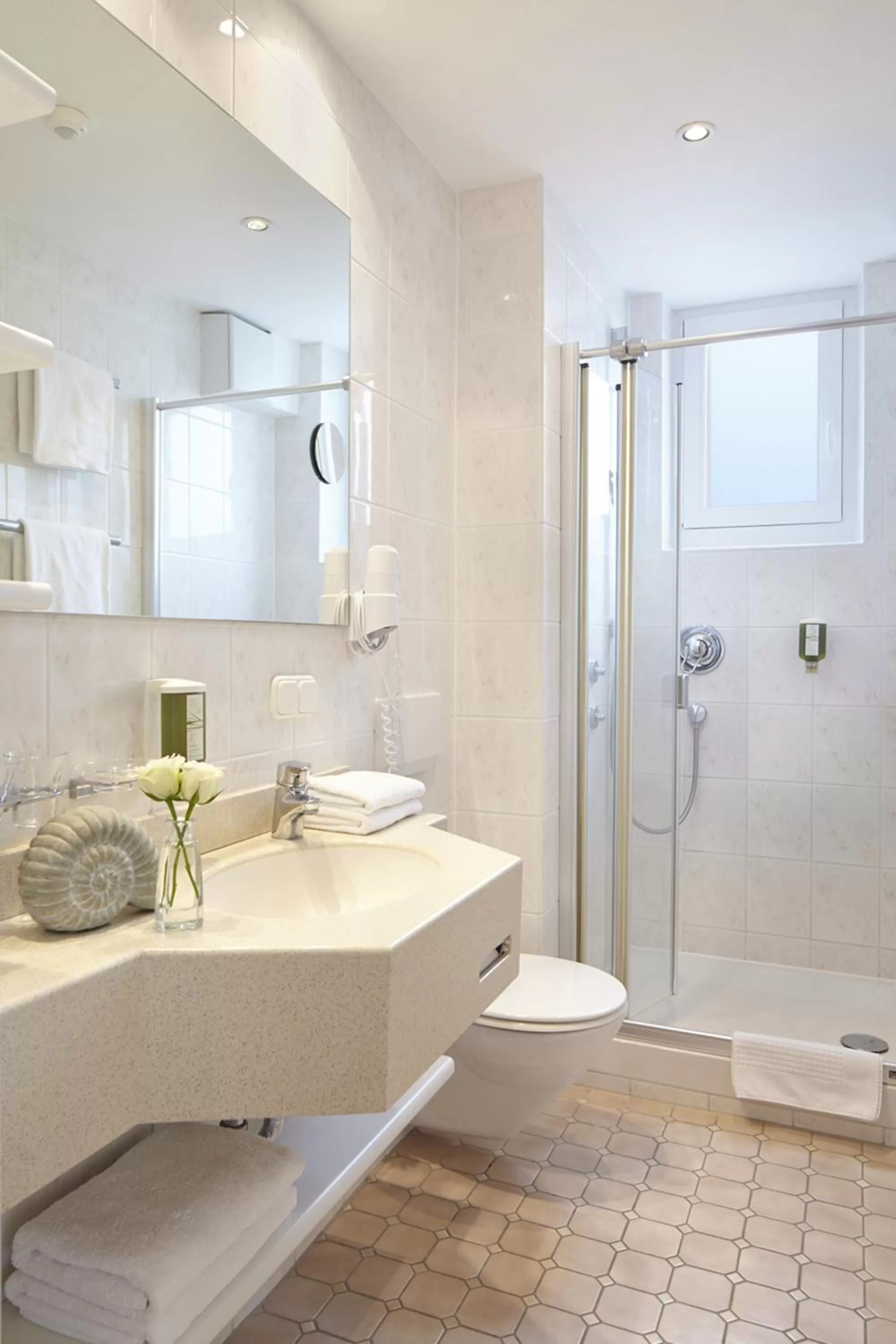 Day, Bathroom in Hotel Ancora