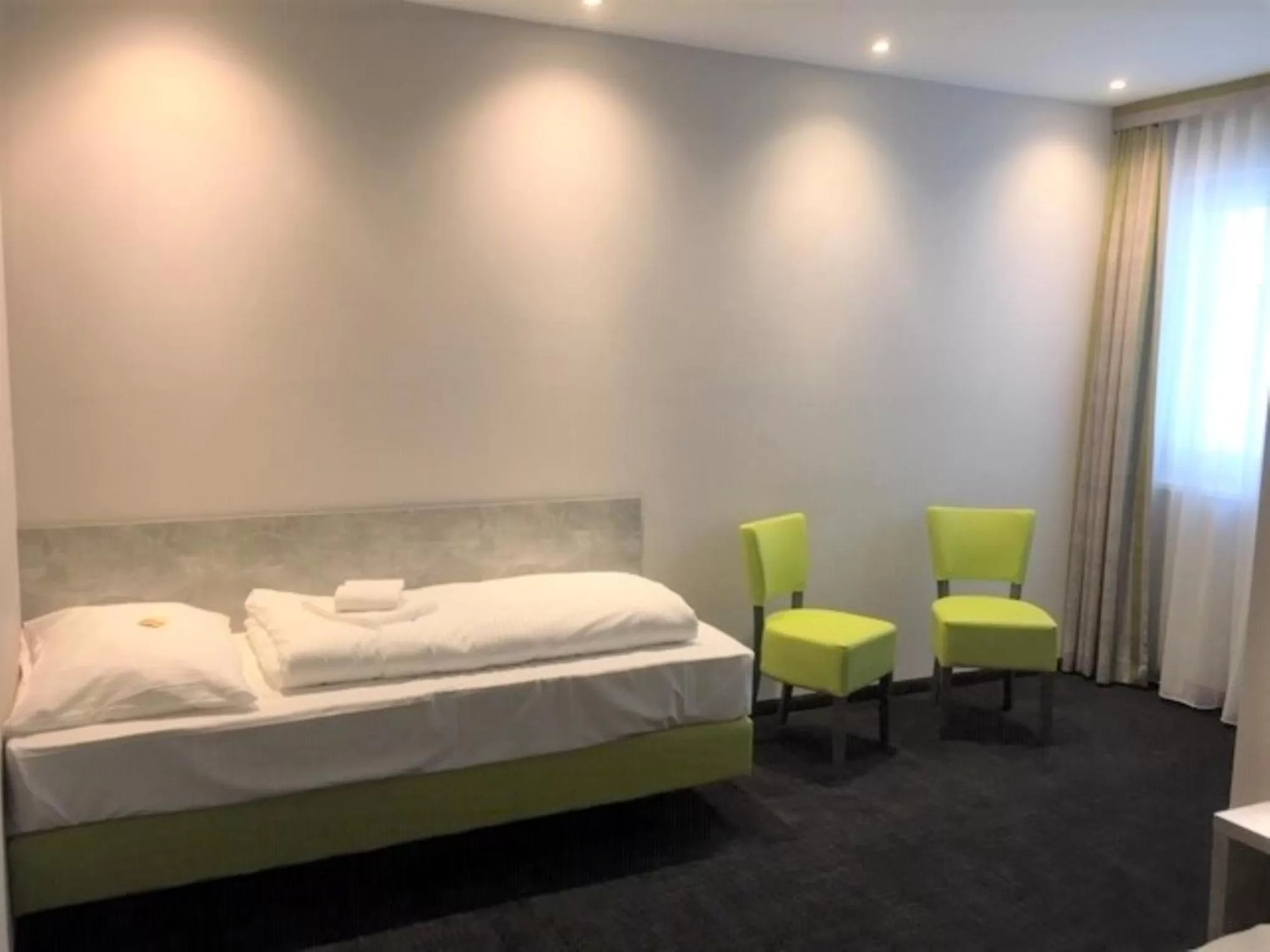 Seating area, Bed in SleepySleepy Hotel Dillingen