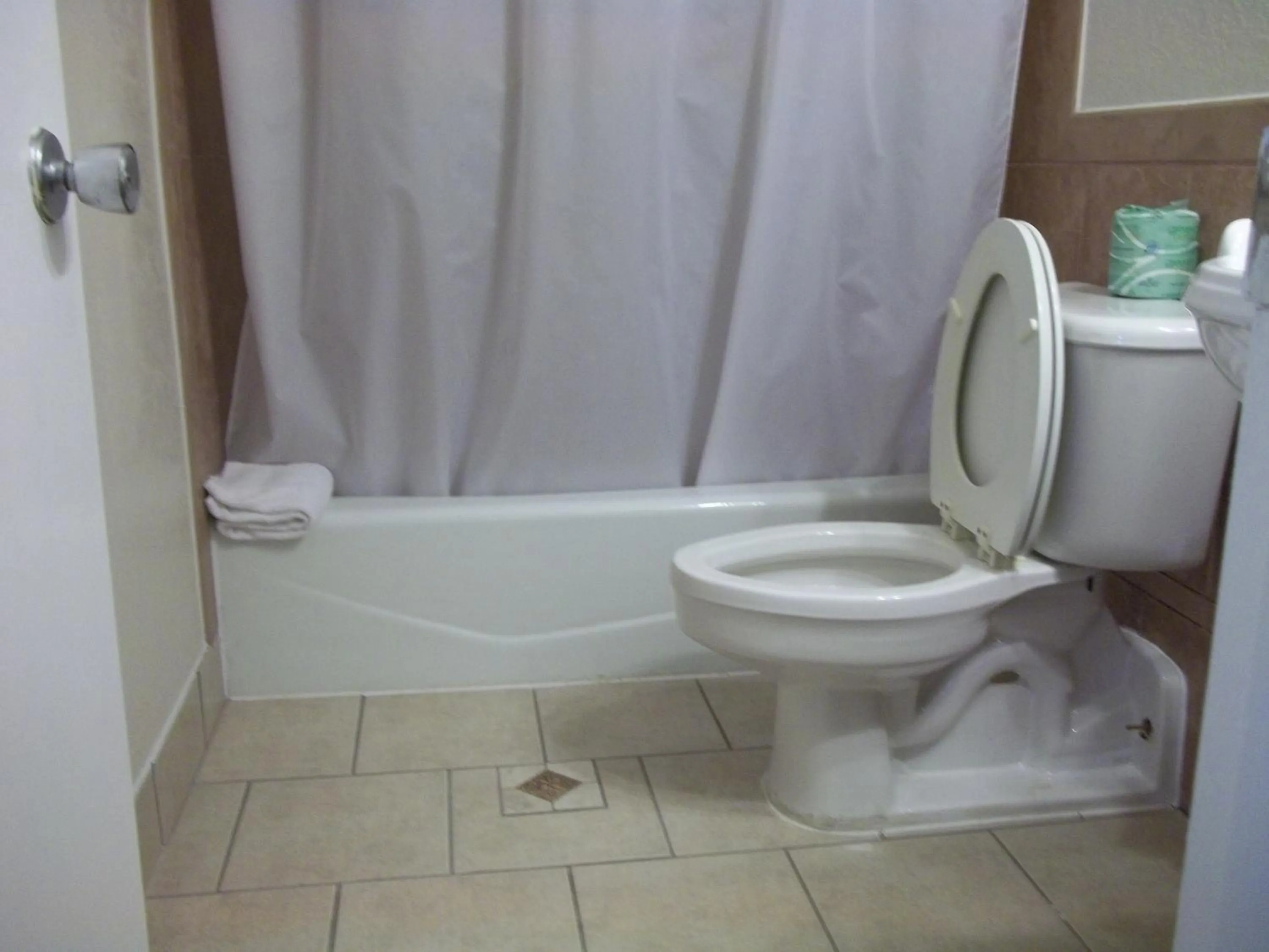 Bathroom in Scottish Inns Galveston