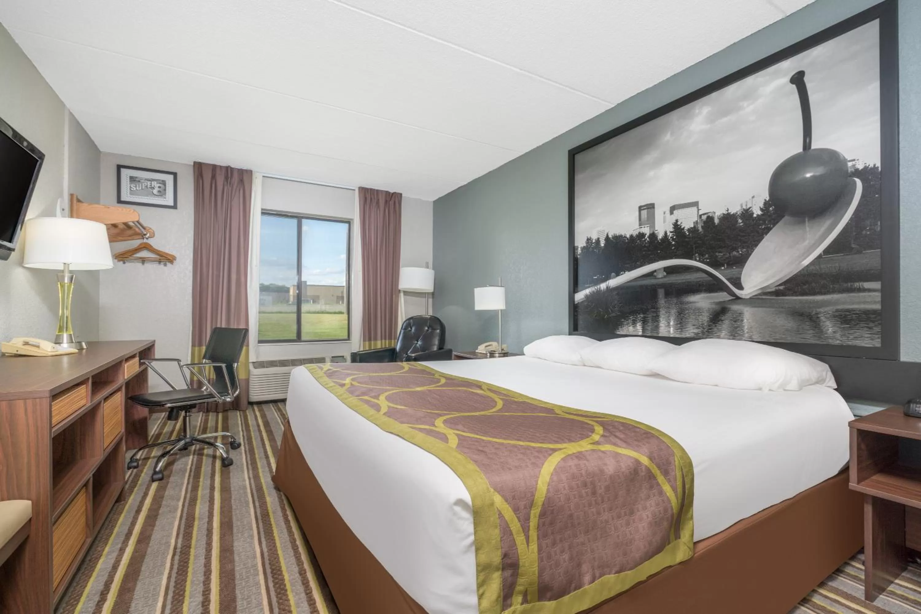 Day, Bed in Super 8 by Wyndham Bloomington/Airport