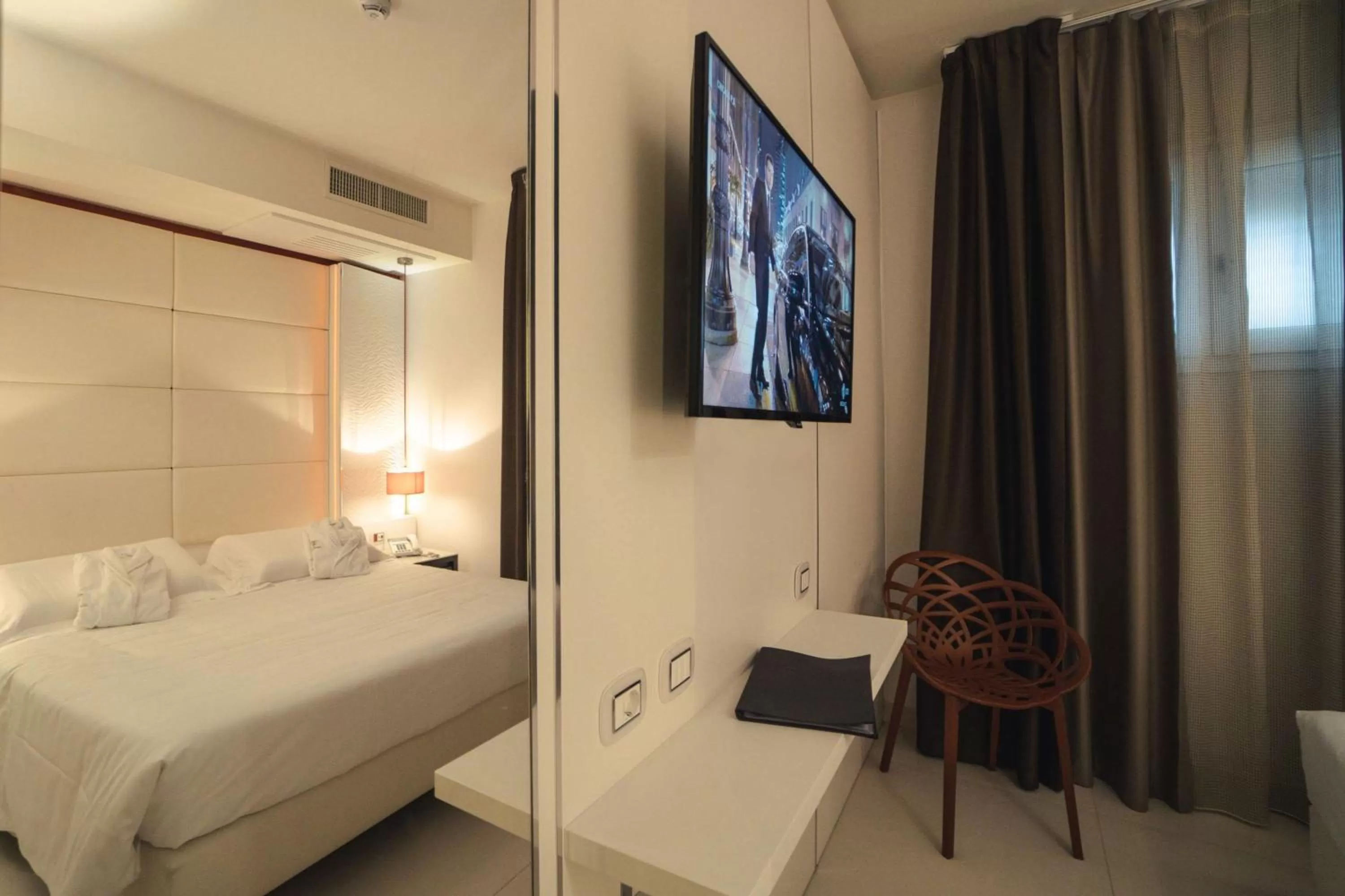 Photo of the whole room, Bed in Best Western Plus Hotel Perla Del Porto