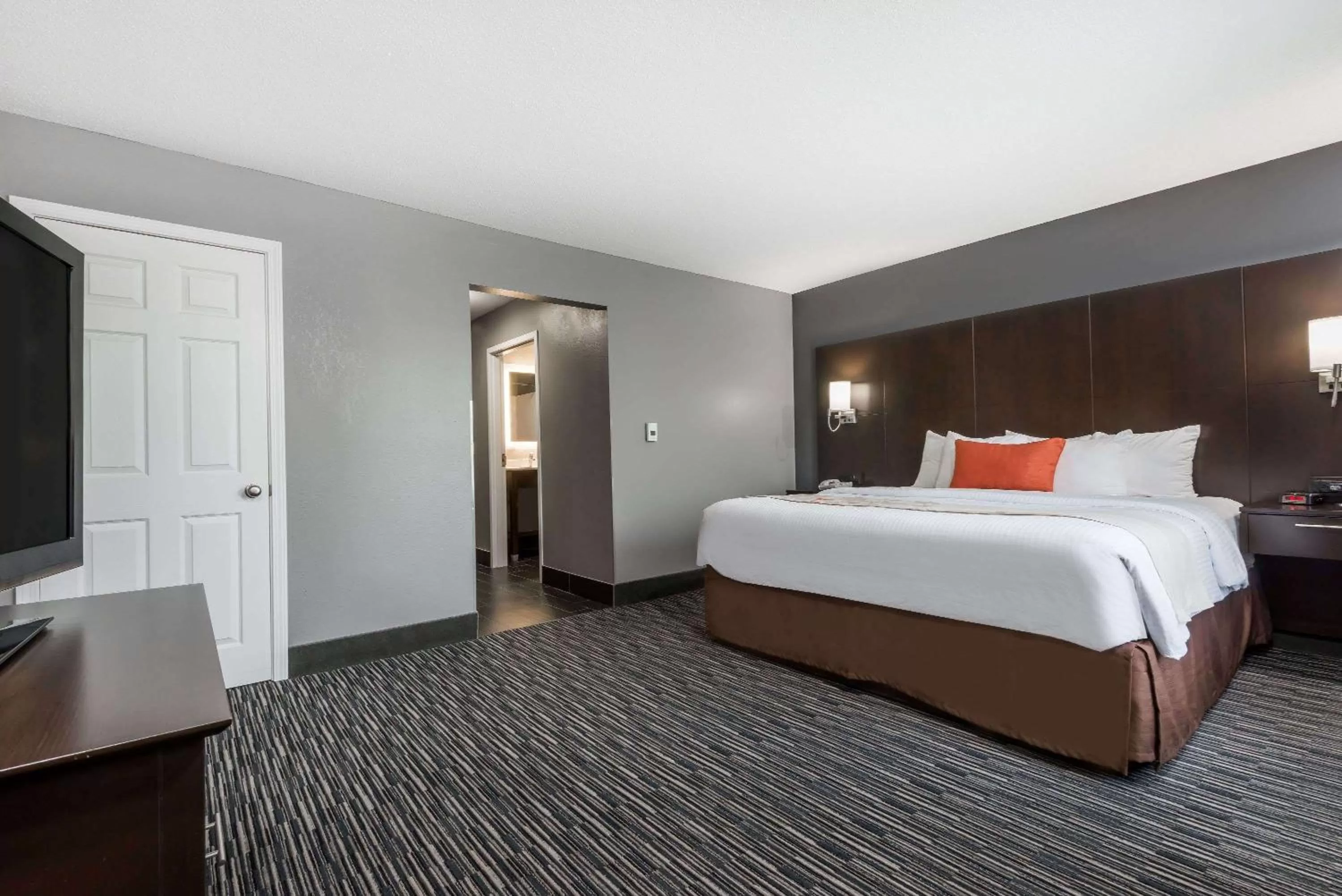 Photo of the whole room, Bed in Hawthorn Extended Stay by Wyndham Columbus West