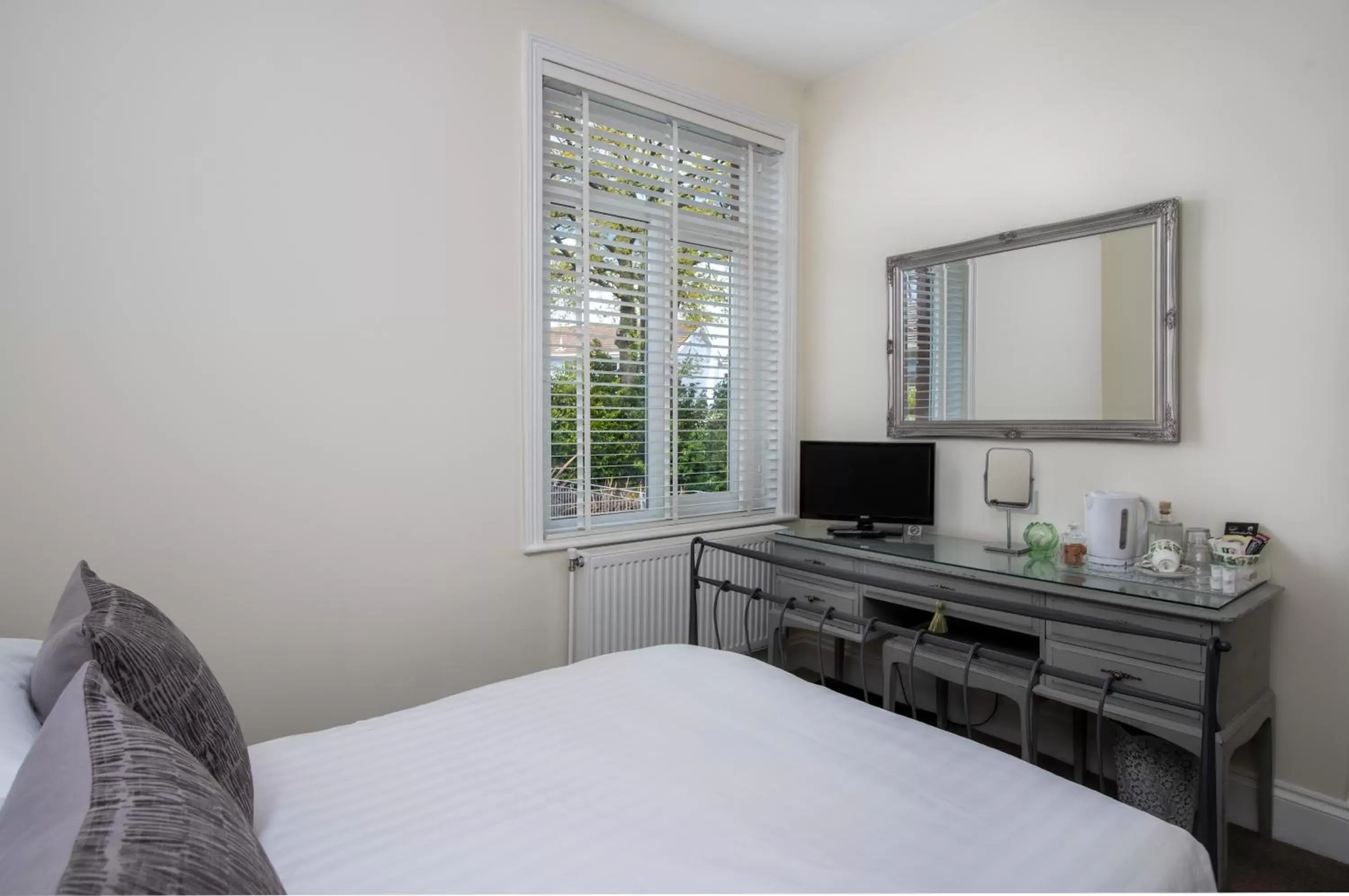 Standard Double Room in The Dartmouth Boutique B &B Standard Double Room in The Dartmouth Boutique B &B