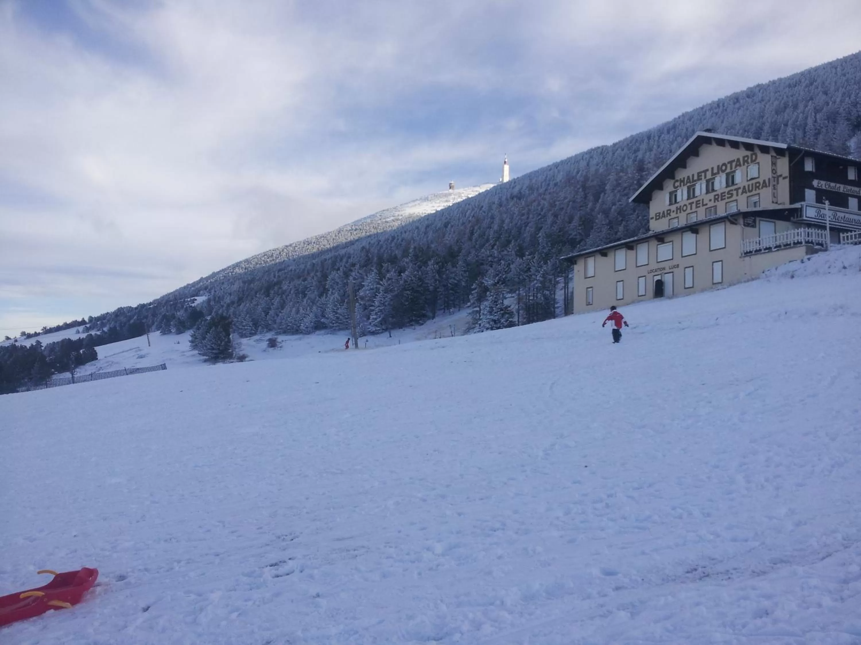 Skiing in Chambres d'Hôtes Aux Tournesols