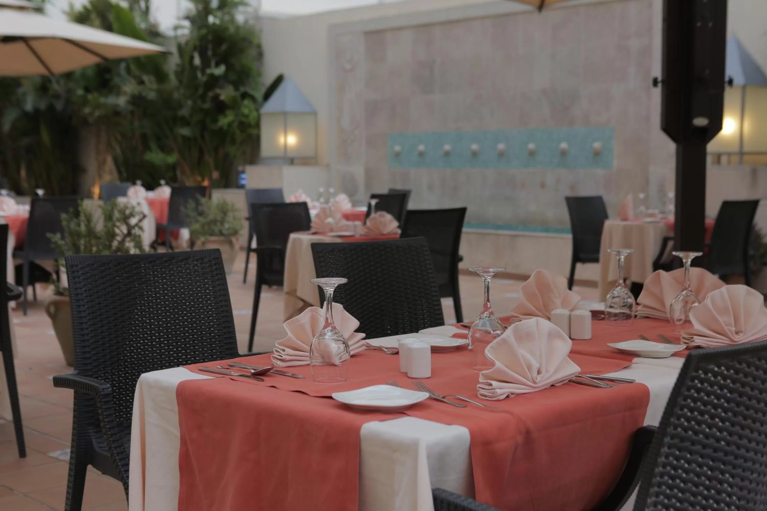 Restaurant/places to eat in Le Corail Suites Hotel