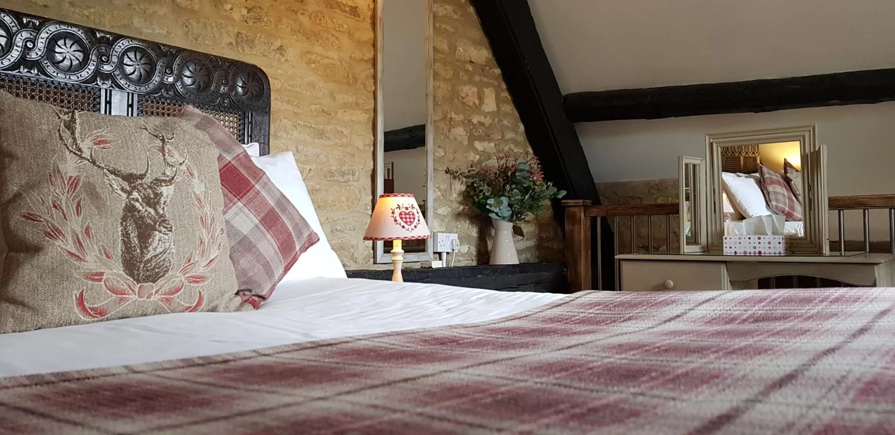 Bedroom, Bed in The Kings Arms Hotel