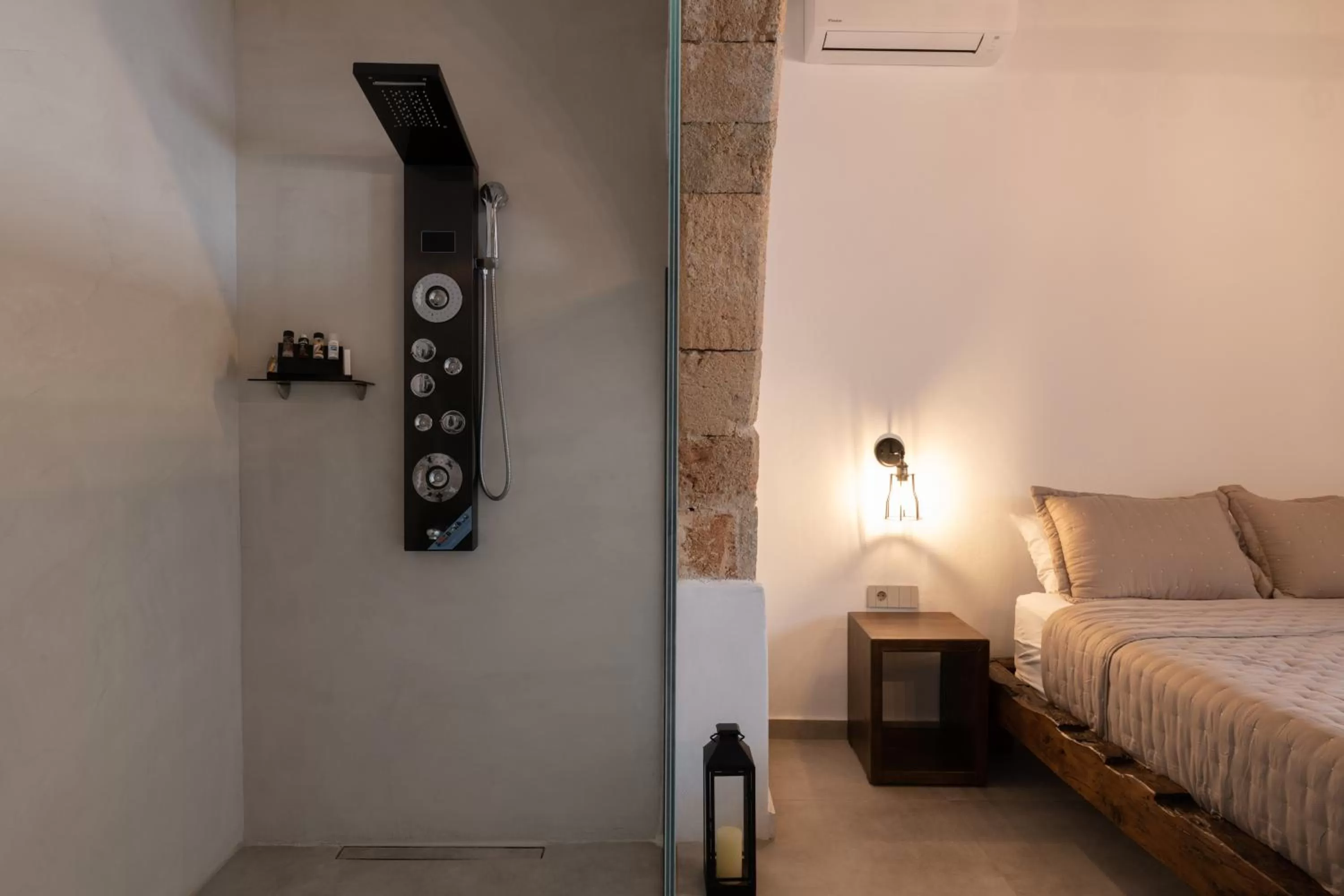 Bathroom, Bed in Ancient Knights Luxury Suites