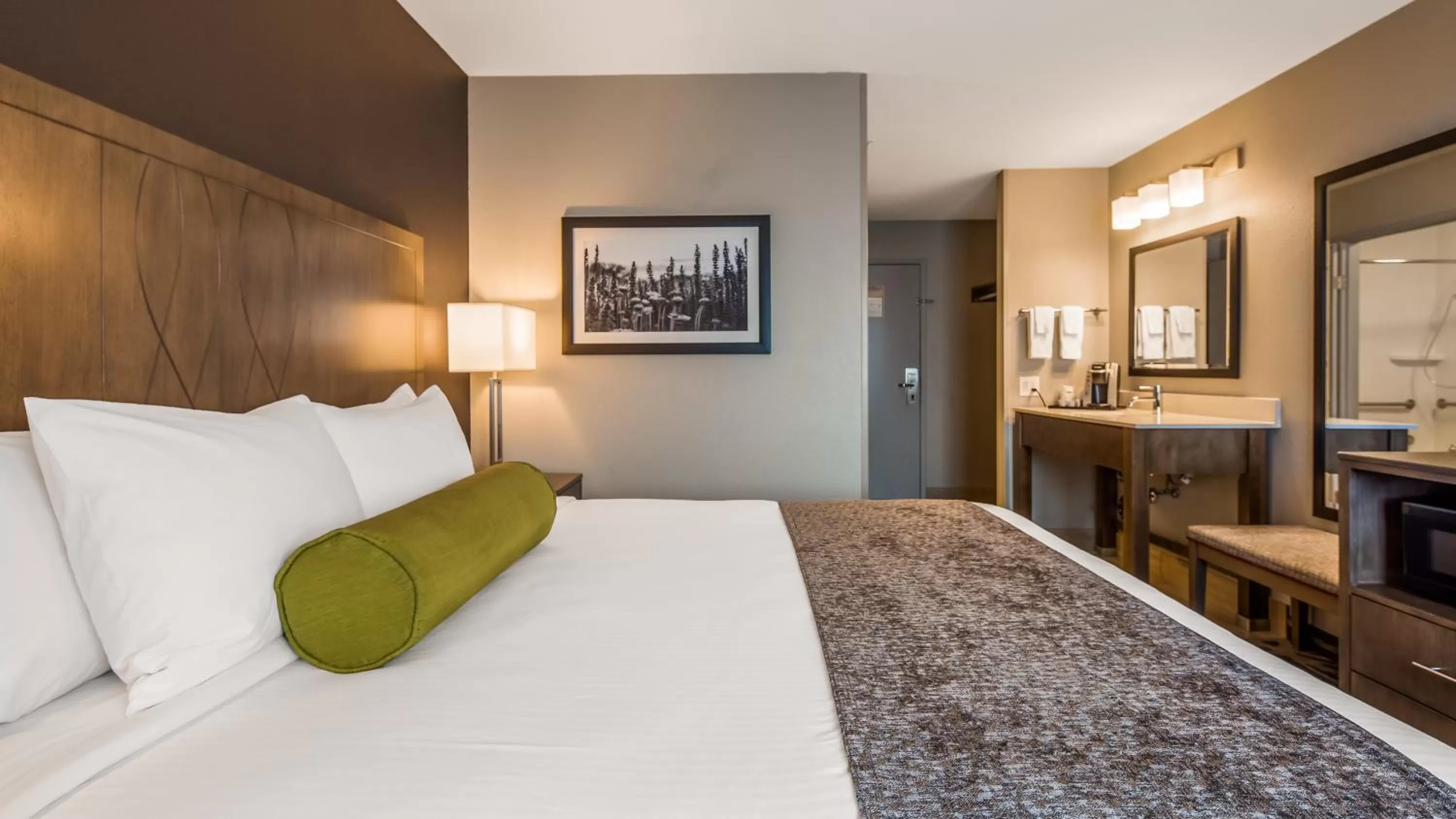 Bedroom, Bed in Best Western McMinnville Inn