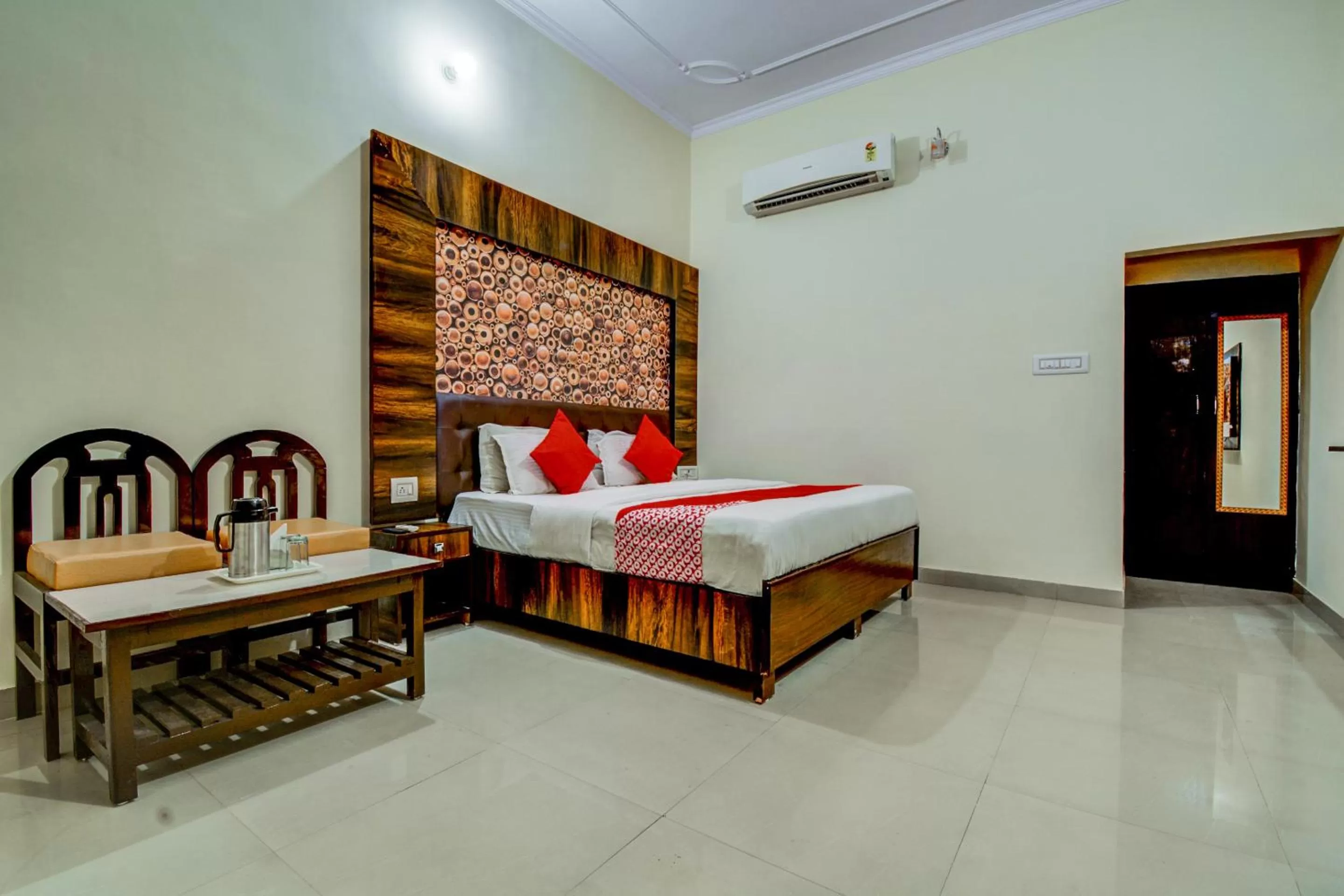 Bed in Hotel Saif Ranthambhore