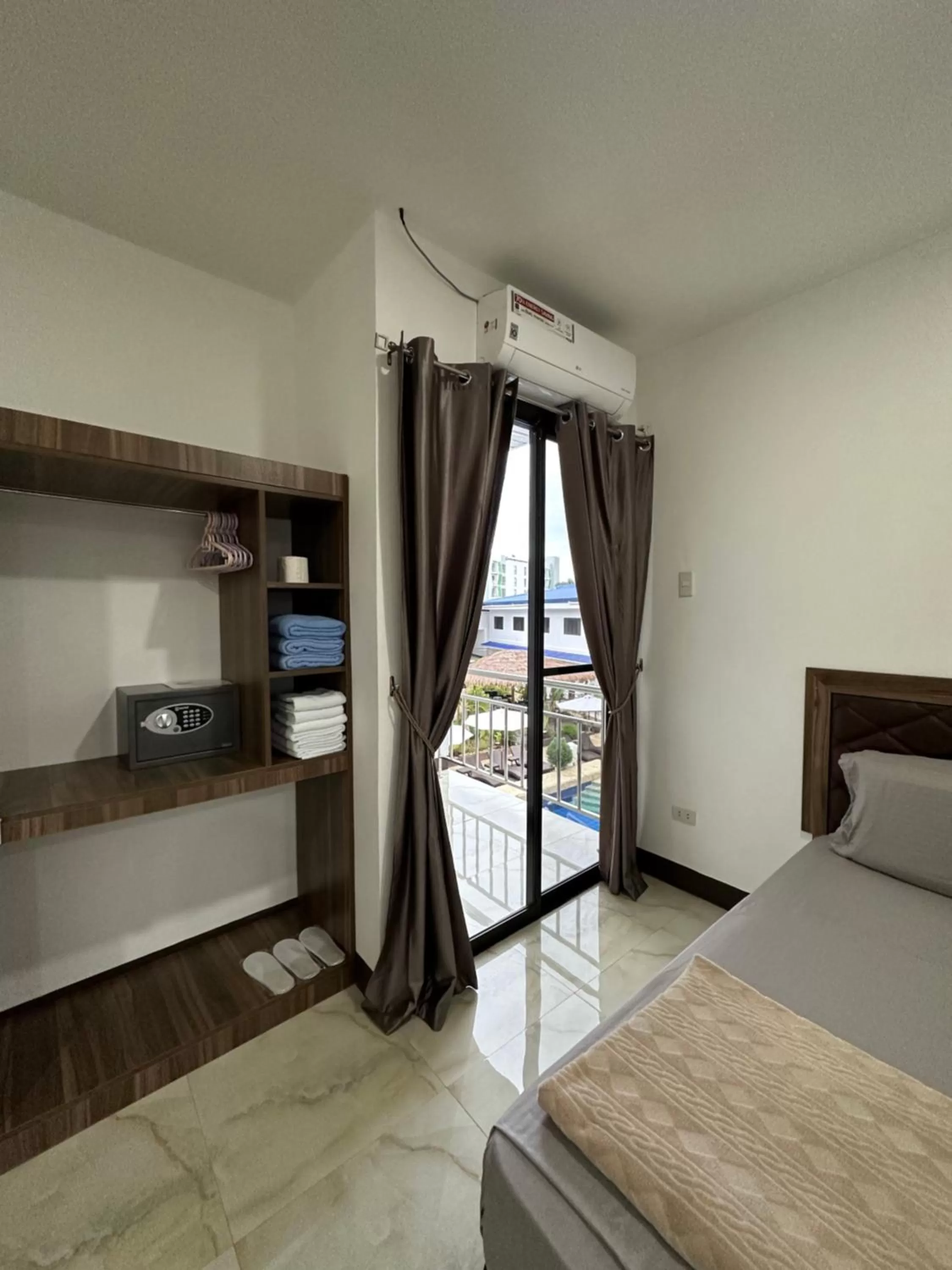 Bed in MGH Alona Resort