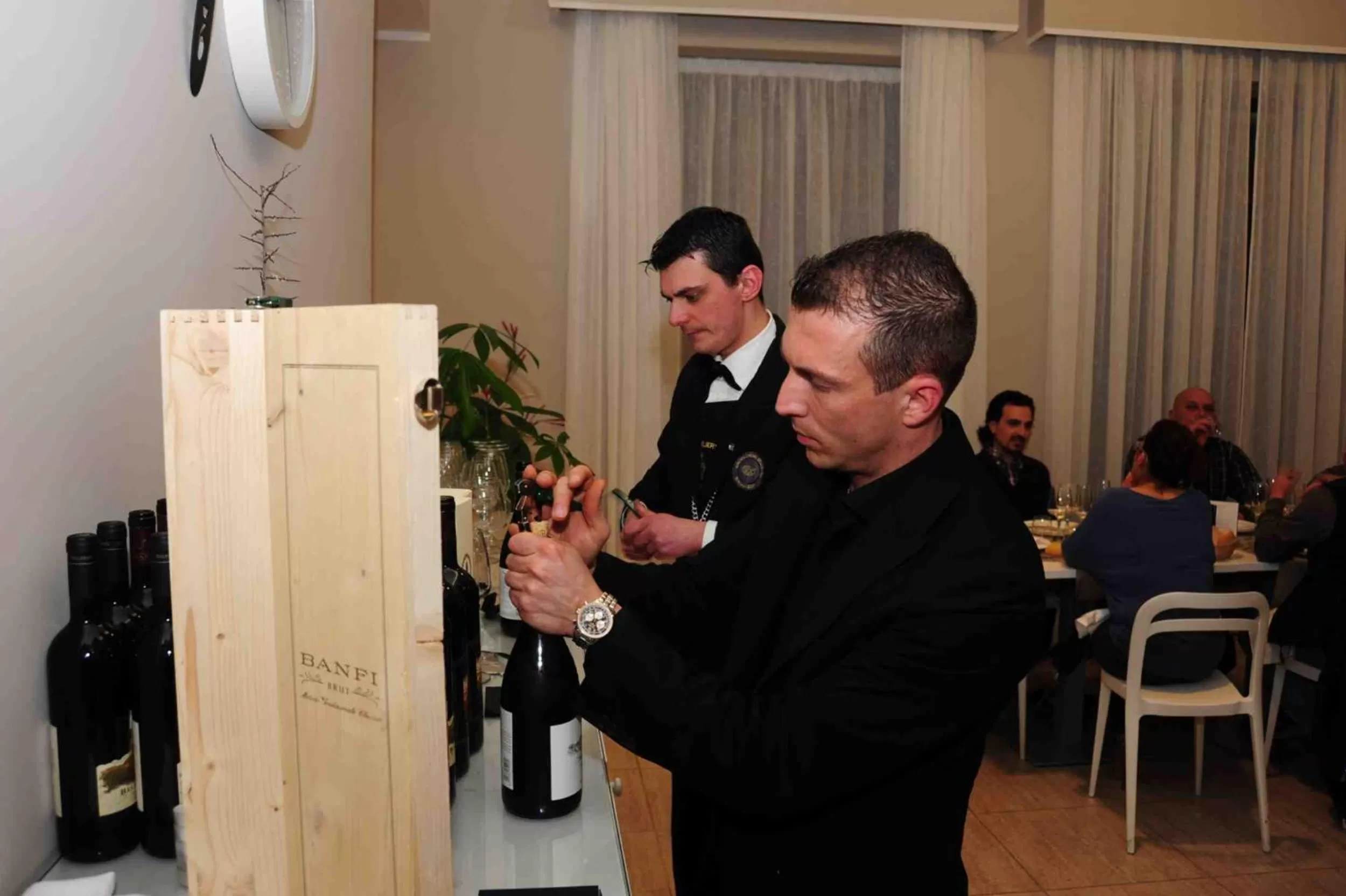 Restaurant/places to eat in GG8 Hotel & Suite SPA