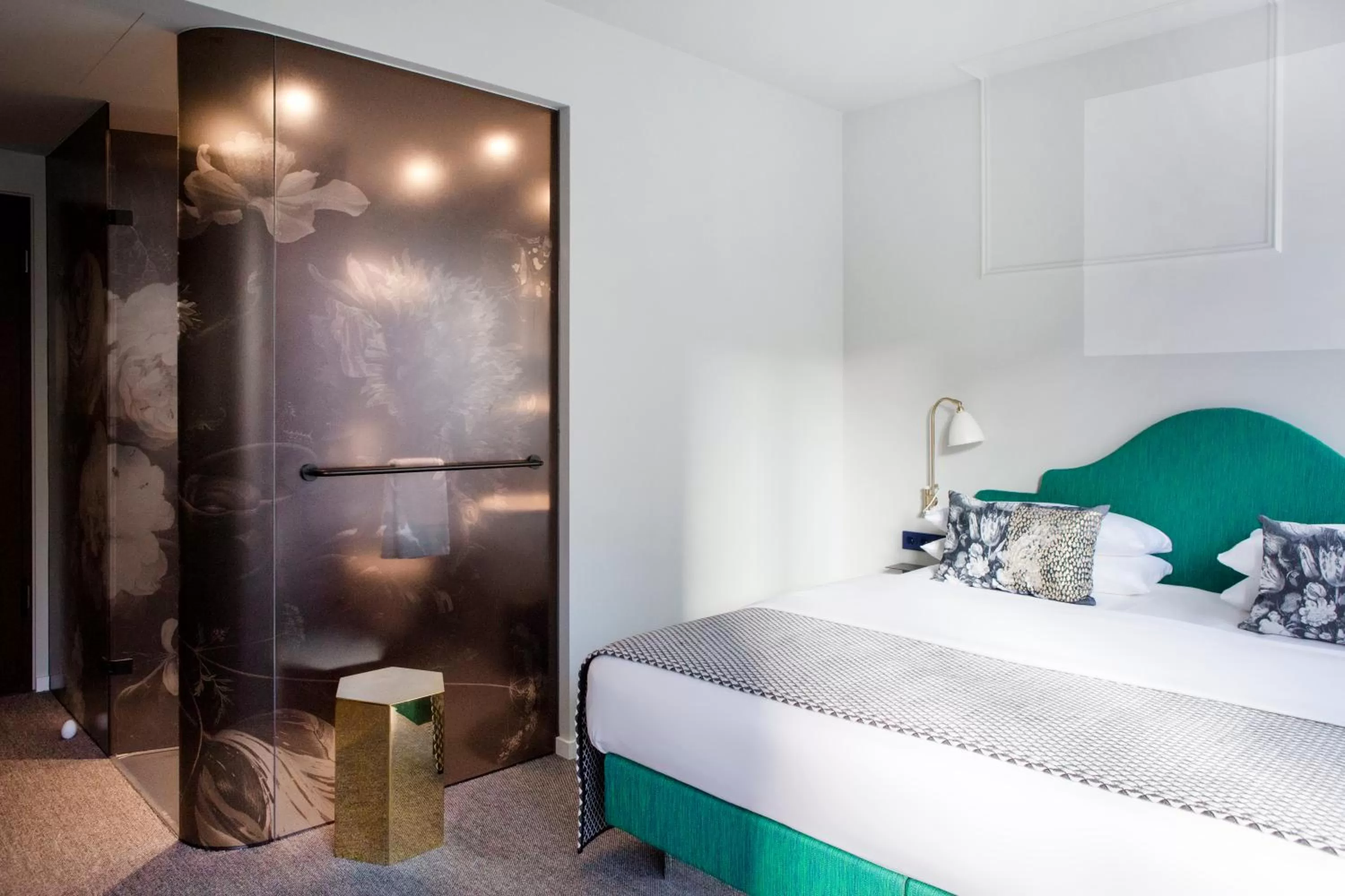 Bathroom, Bed in The Fritz Düsseldorf Königsallee