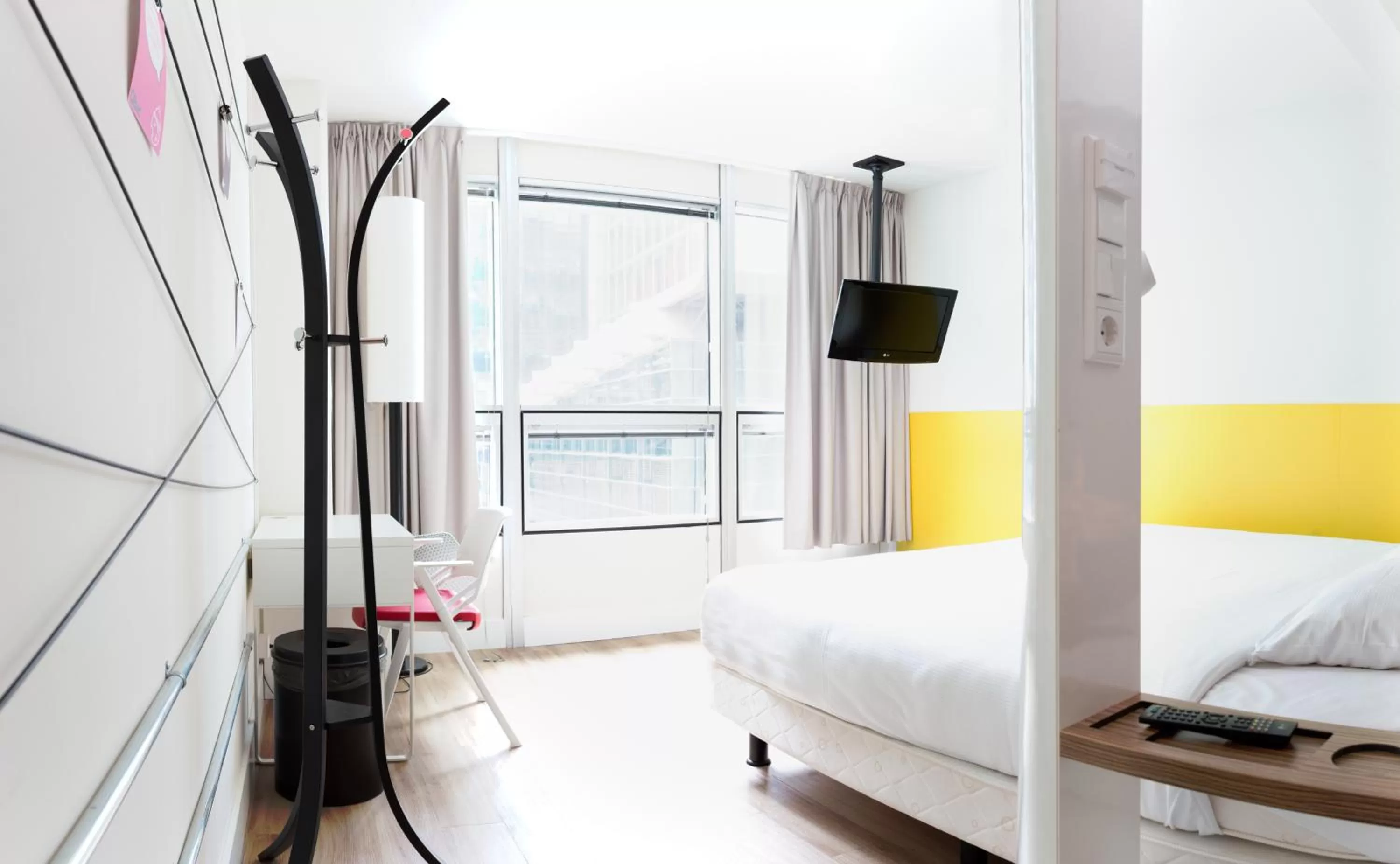 Photo of the whole room, Bed in Qbic Amsterdam WTC