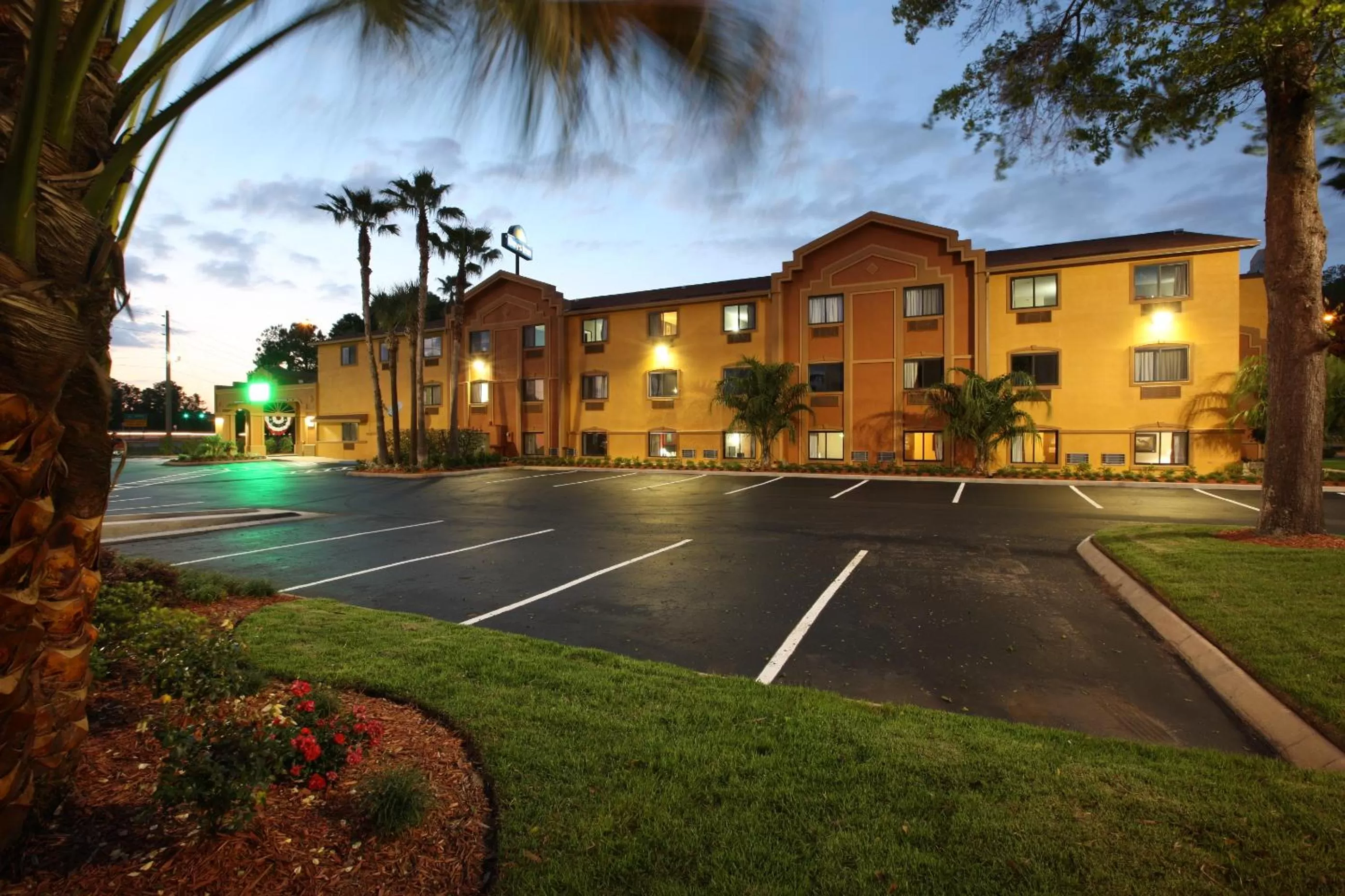 Facade/entrance in Days Inn by Wyndham Orange Park/Jacksonville