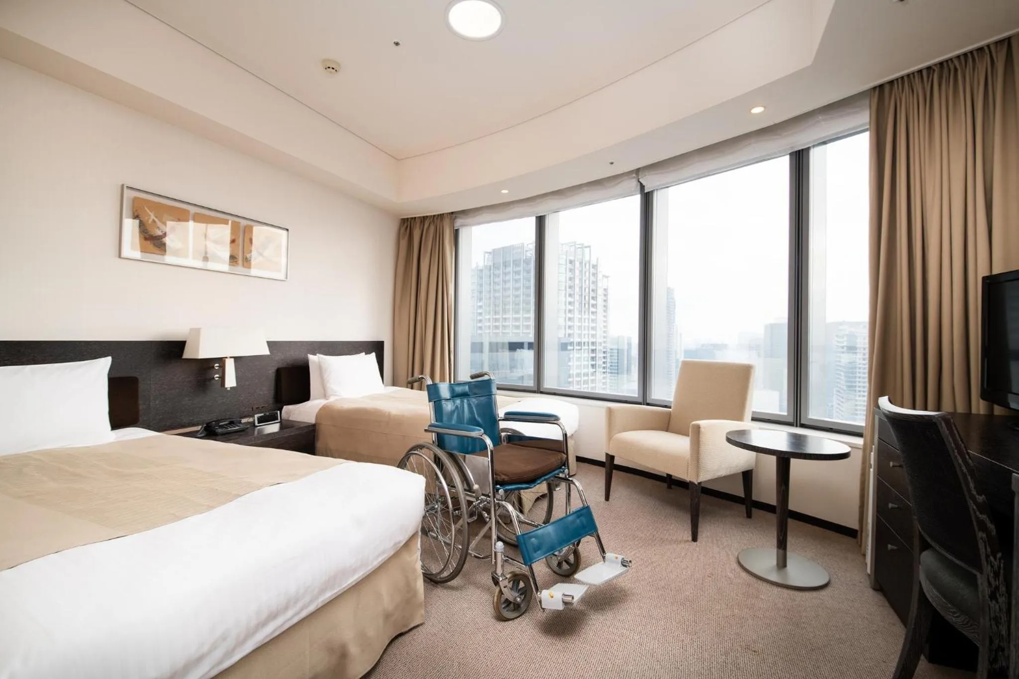 Facility for disabled guests, Bed in Park Hotel Tokyo