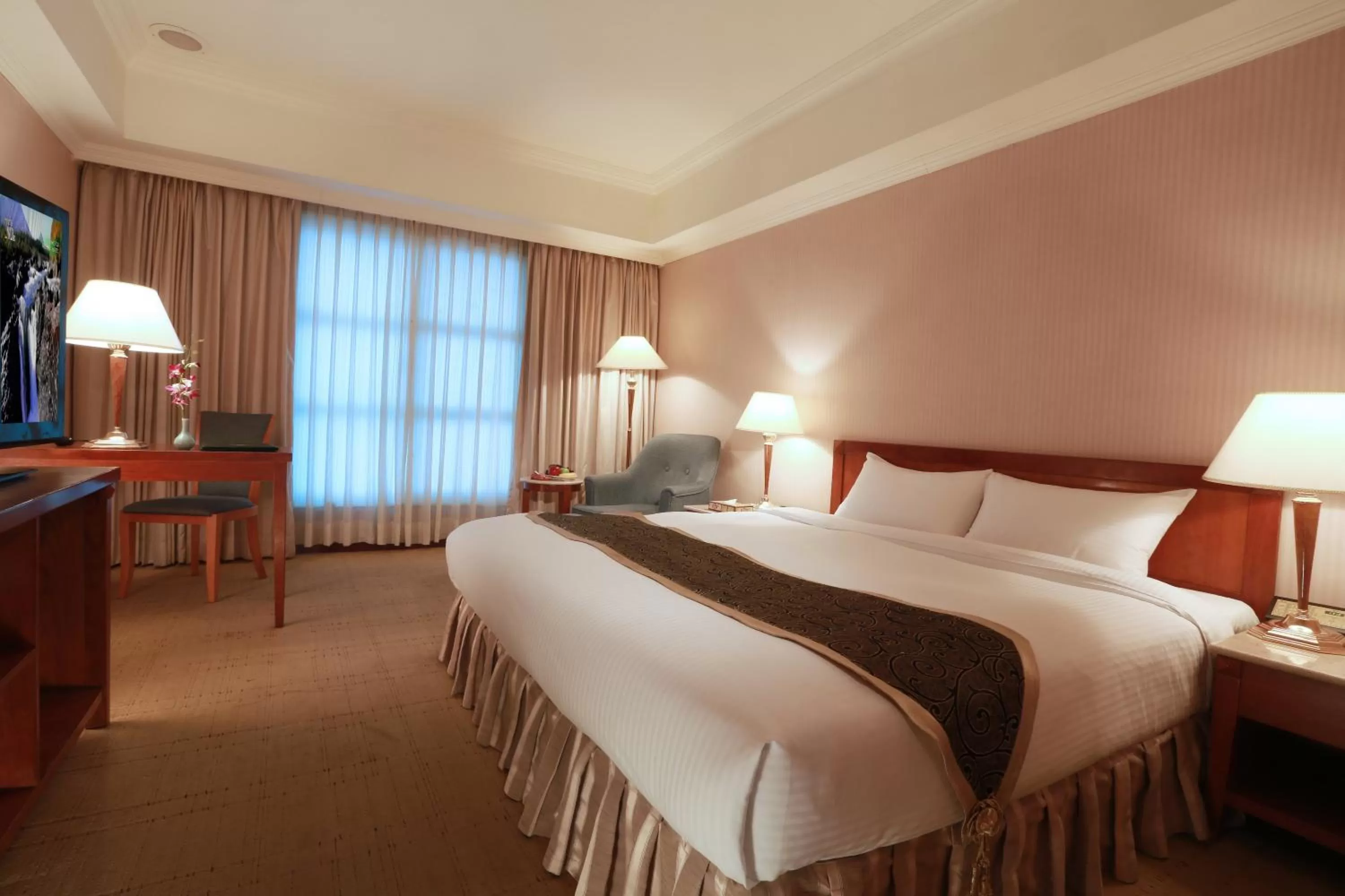 Bed in Grand Boss Hotel